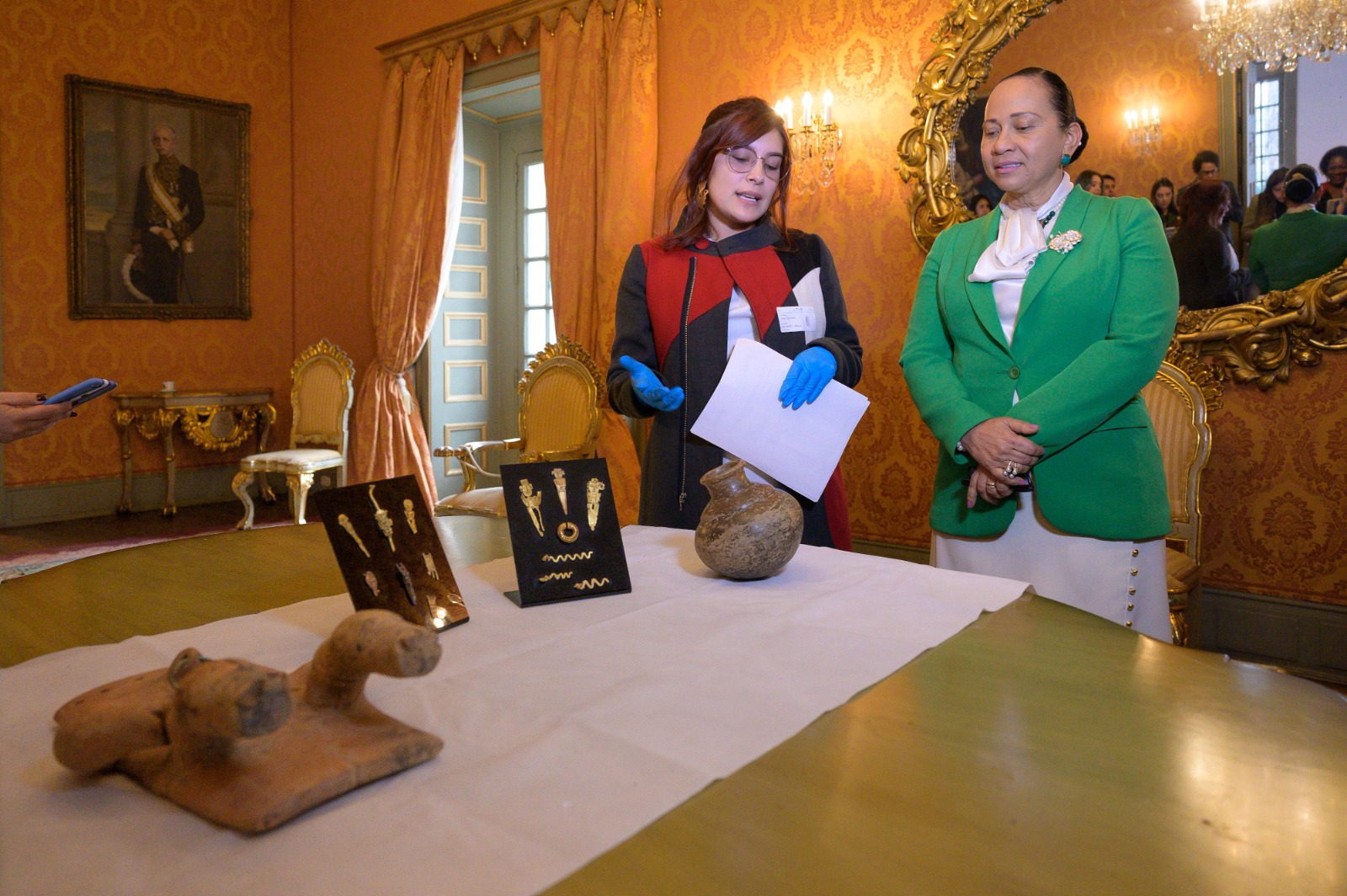 Con la llegada de 16 piezas arqueológicas de las culturas de nuestros pueblos indígenas avanzan los esfuerzos de recuperación de nuestro patrimonio por el Gobierno nacional