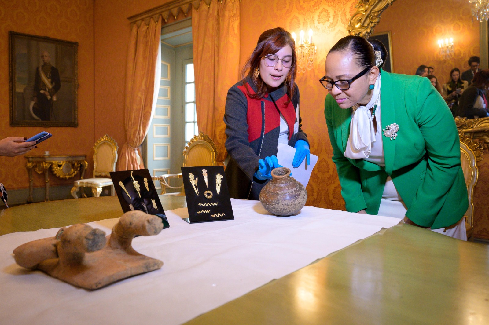 Con la llegada de 16 piezas arqueológicas de las culturas de nuestros pueblos indígenas avanzan los esfuerzos de recuperación de nuestro patrimonio por el Gobierno nacional