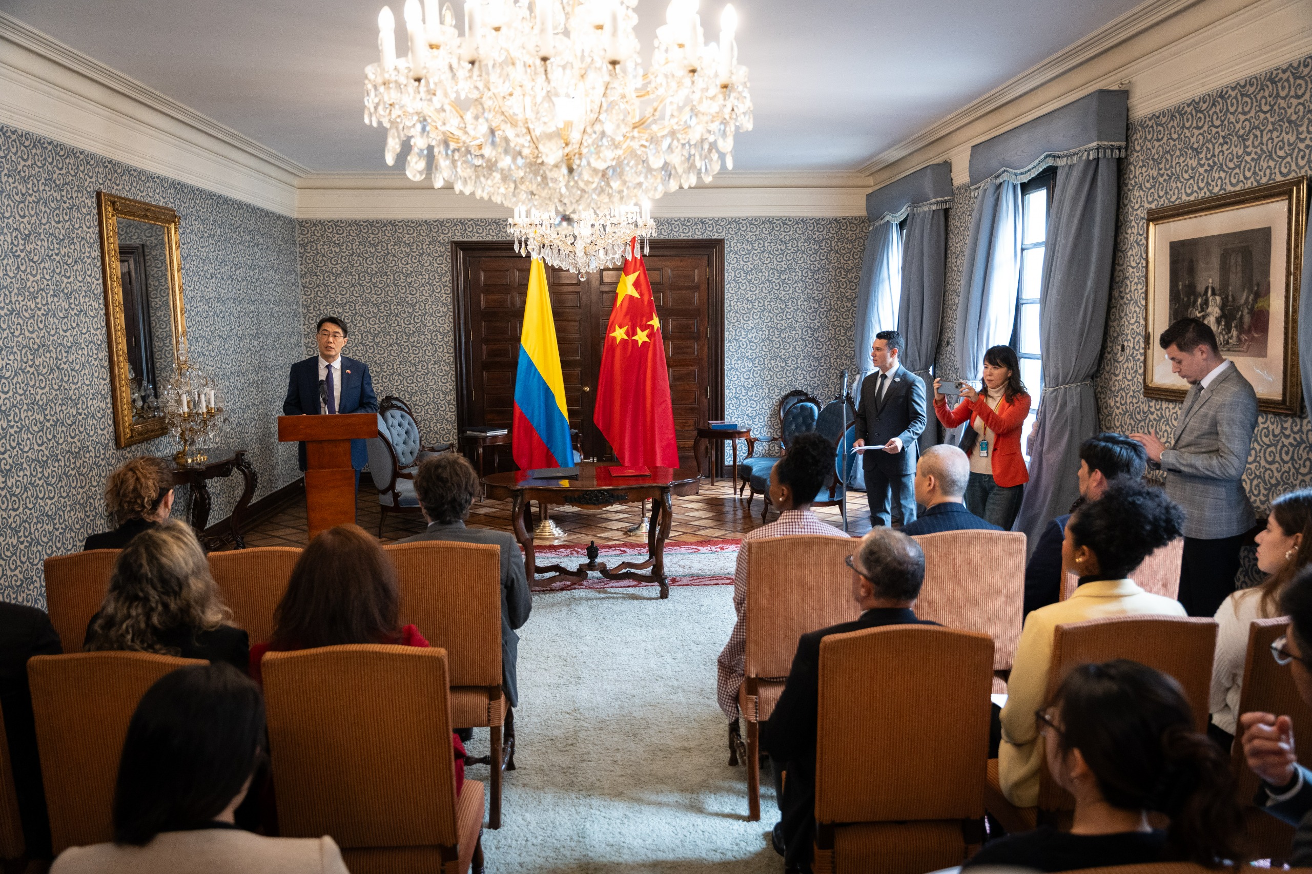 El Gobierno de la República Popular China dona 470 equipos tecnológicos al Ministerio de Relaciones Exteriores