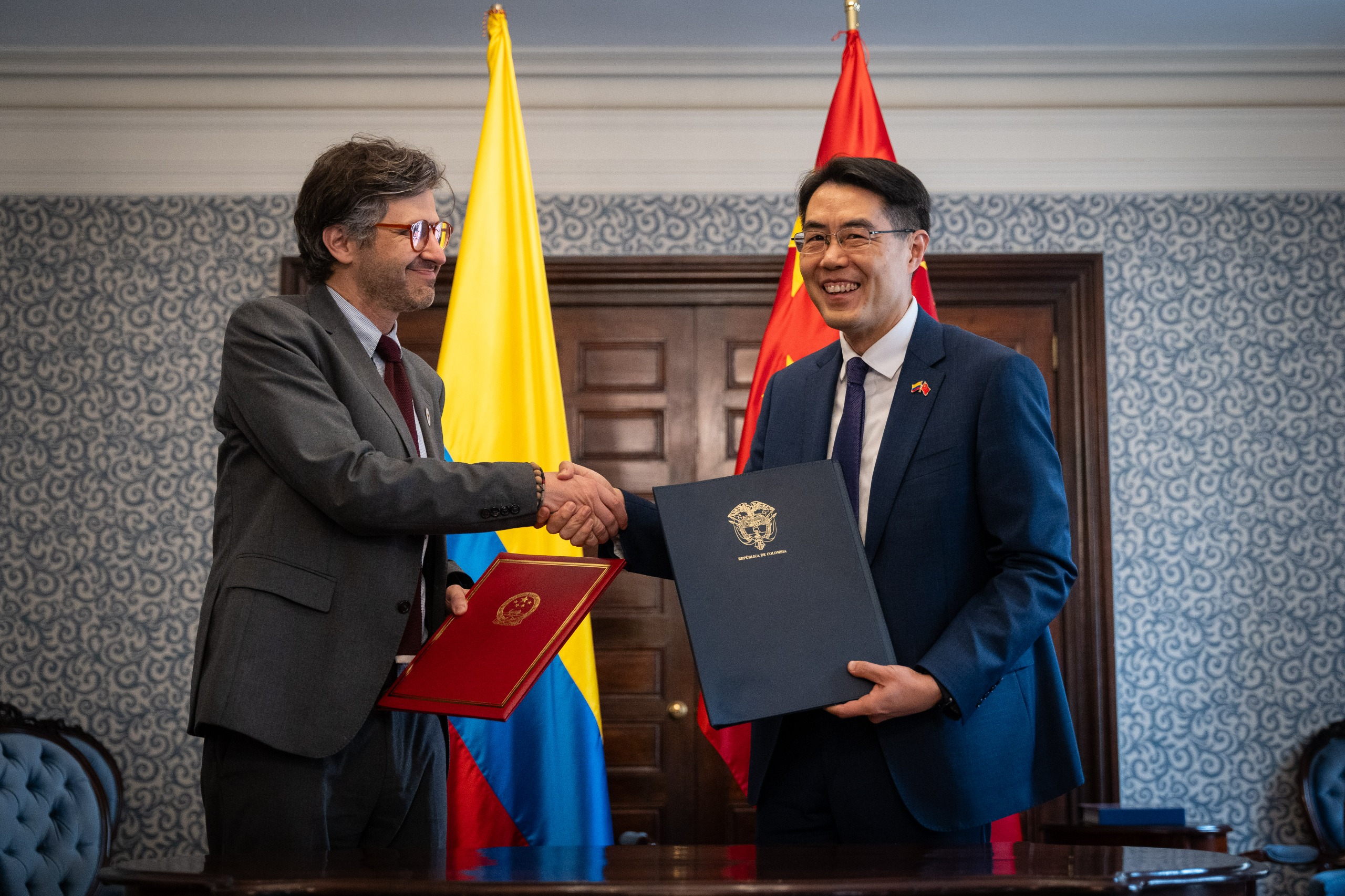 El Gobierno de la República Popular China dona 470 equipos tecnológicos al Ministerio de Relaciones Exteriores