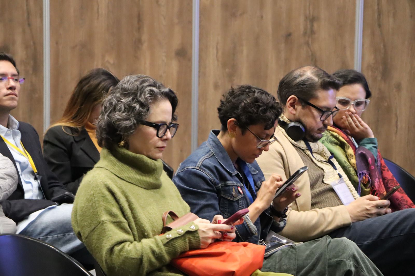 Conversatorio sobre el impacto de la edición independiente en la transformación de las narrativas nacionales