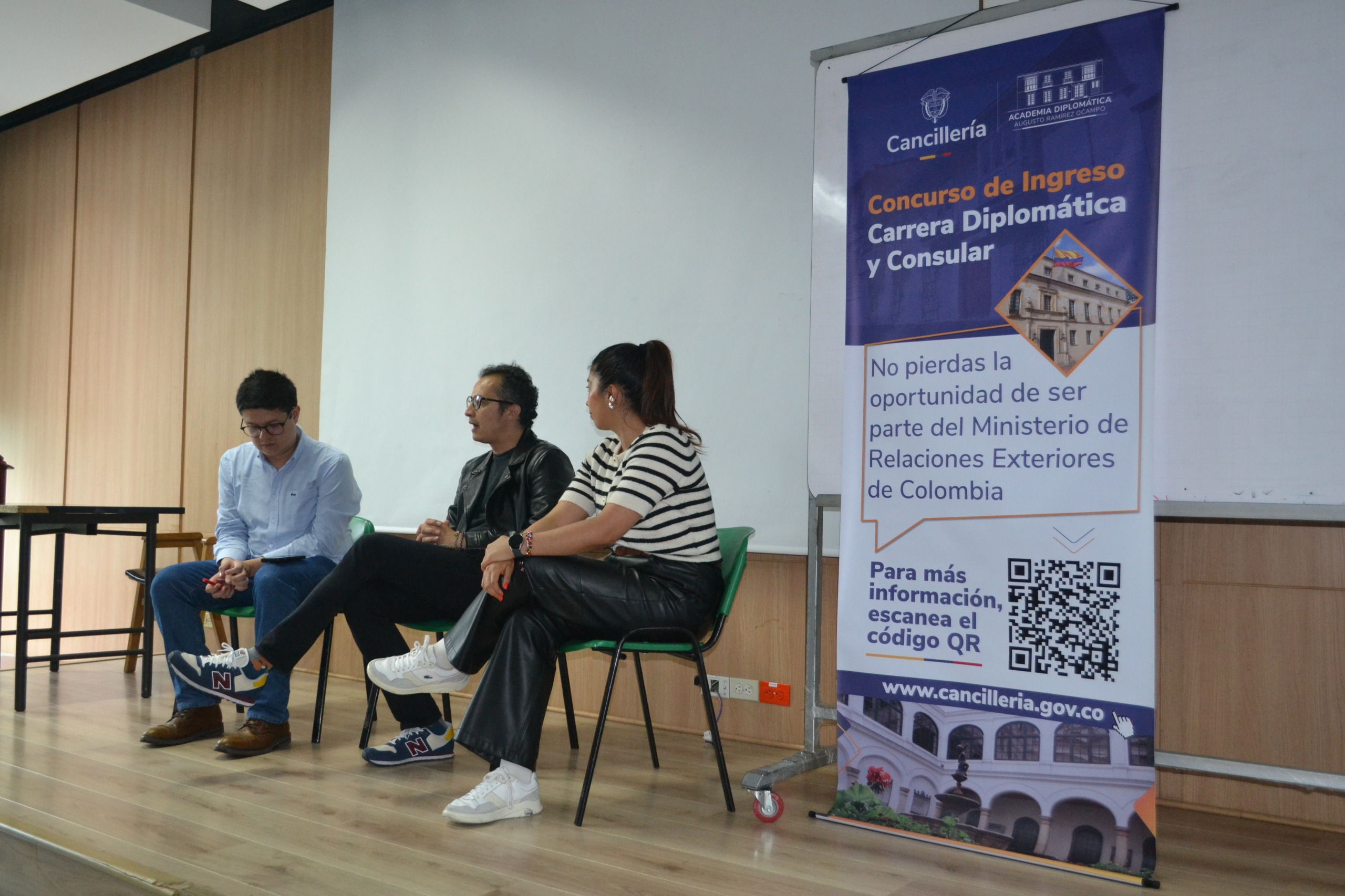La Academia Diplomática realizó con gran éxito la divulgación del Concurso de Ingreso a la Carrera Diplomática y Consular 2027 en el Eje Cafetero