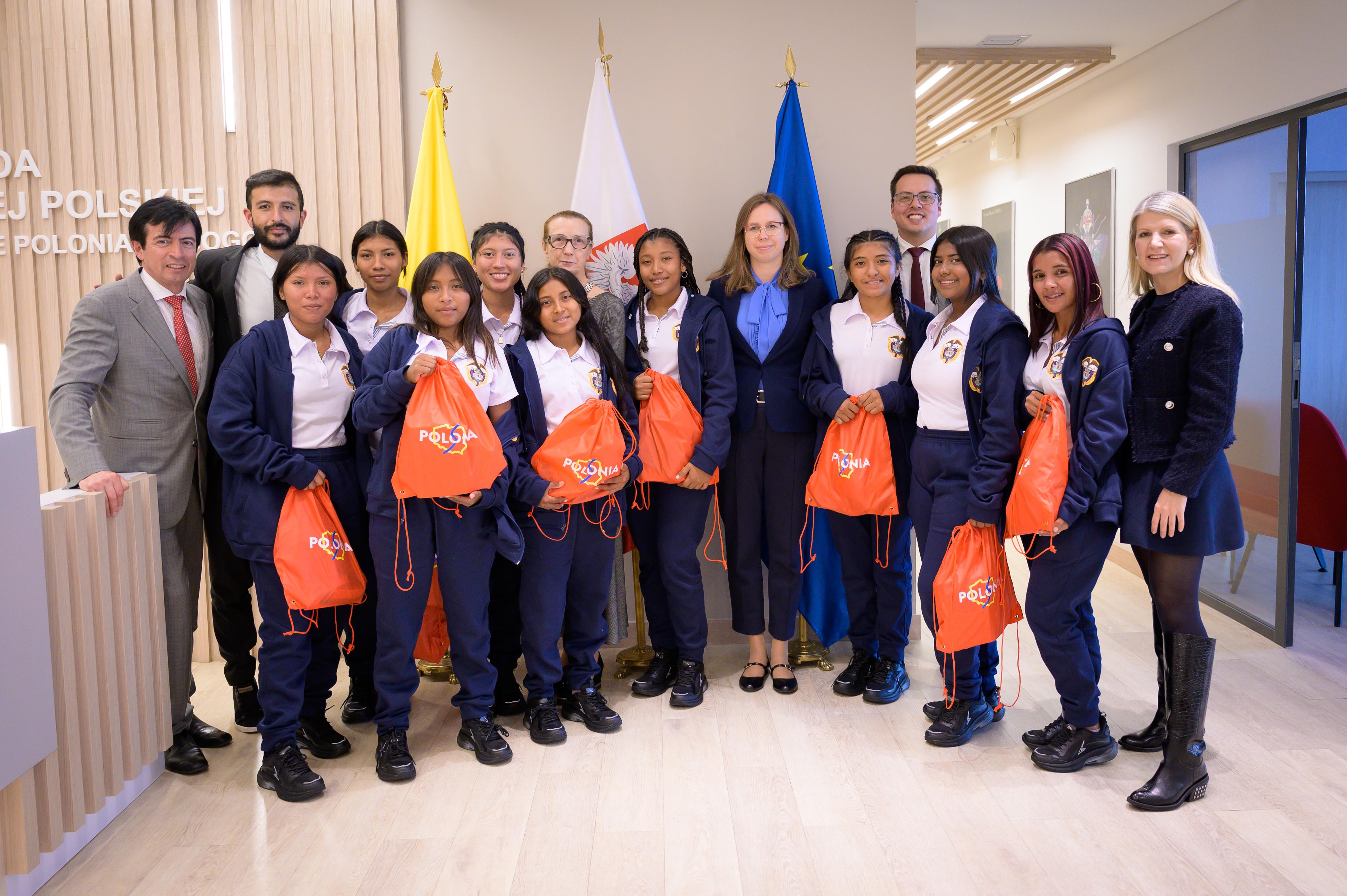 Jóvenes wayúu de Misión La Guajira representarán a Colombia en intercambio cultural en Polonia