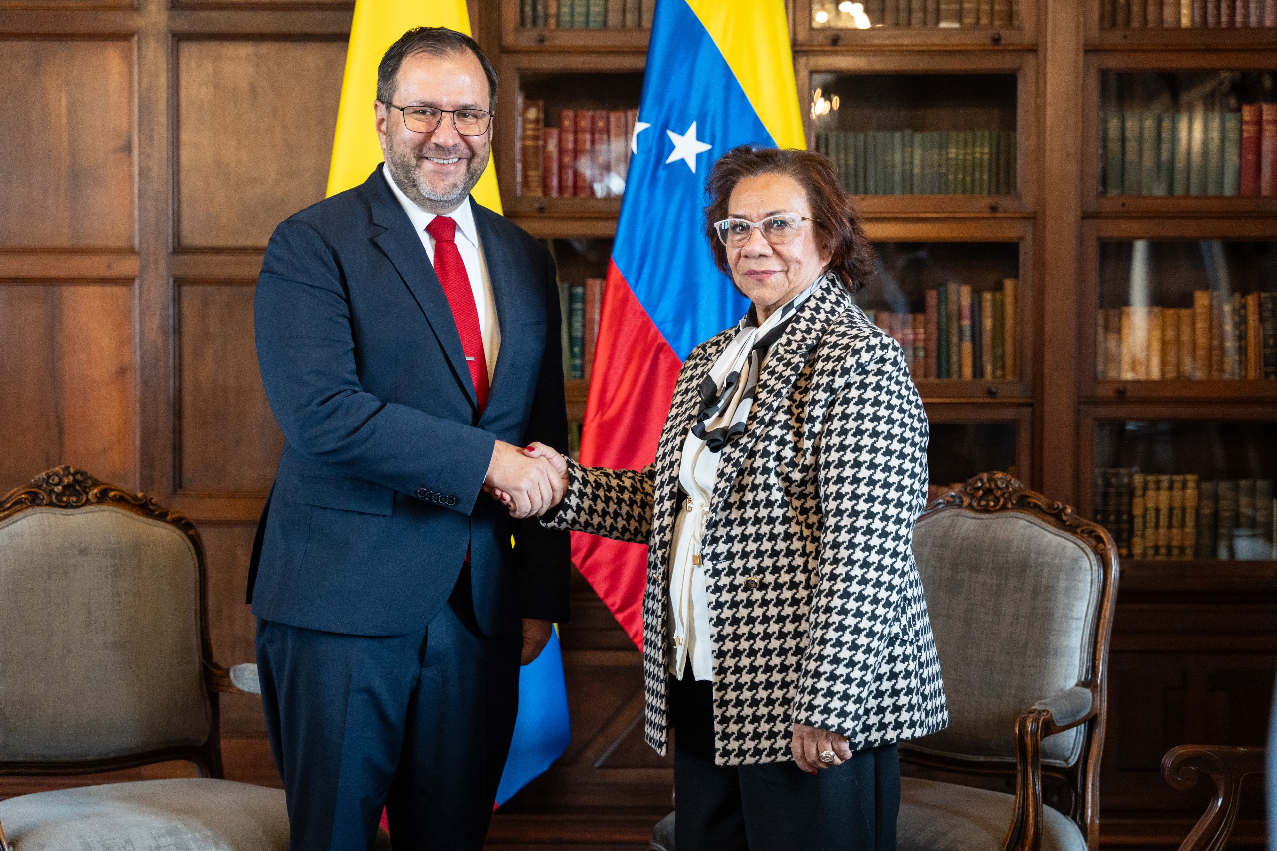 La Ministra (e) Rosa Yolanda Villavicencio y el Canciller de Venezuela, Yván Gil, dialogaron sobre migración, integración fronteriza, Comisión de Vecindad e Integración y asuntos consulares