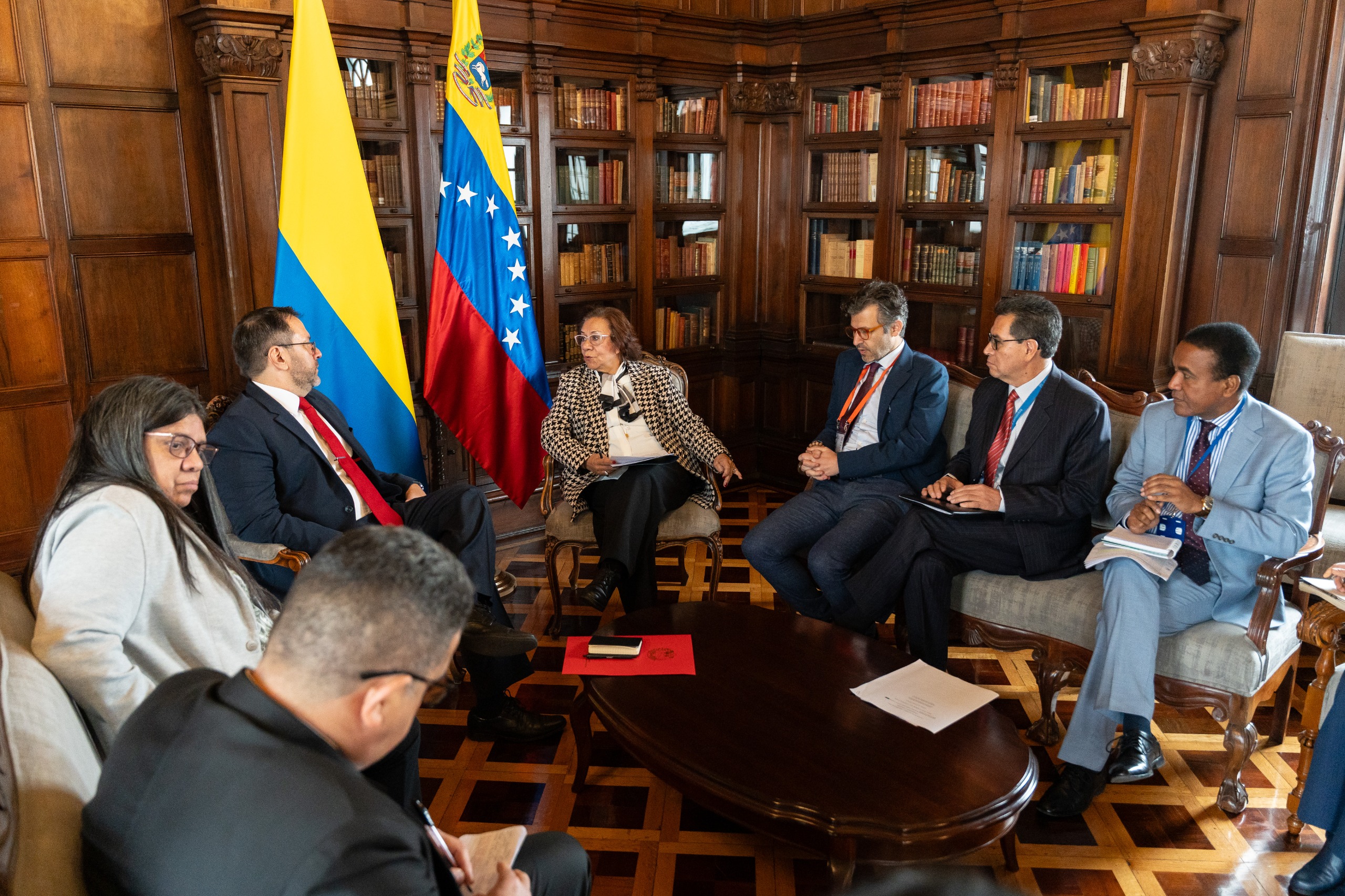 La Ministra (e) Rosa Yolanda Villavicencio y el Canciller de Venezuela, Yván Gil, dialogaron sobre migración, integración fronteriza, Comisión de Vecindad e Integración y asuntos consulares