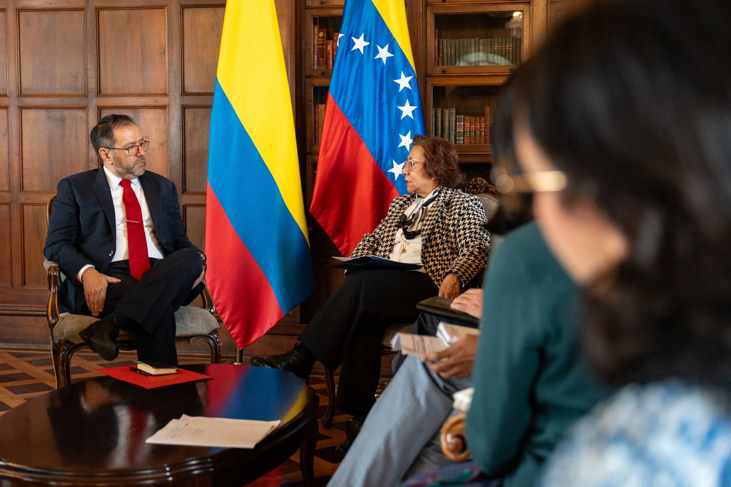 La Ministra (e) Rosa Yolanda Villavicencio y el Canciller de Venezuela, Yván Gil, dialogaron sobre migración, integración fronteriza, Comisión de Vecindad e Integración y asuntos consulares