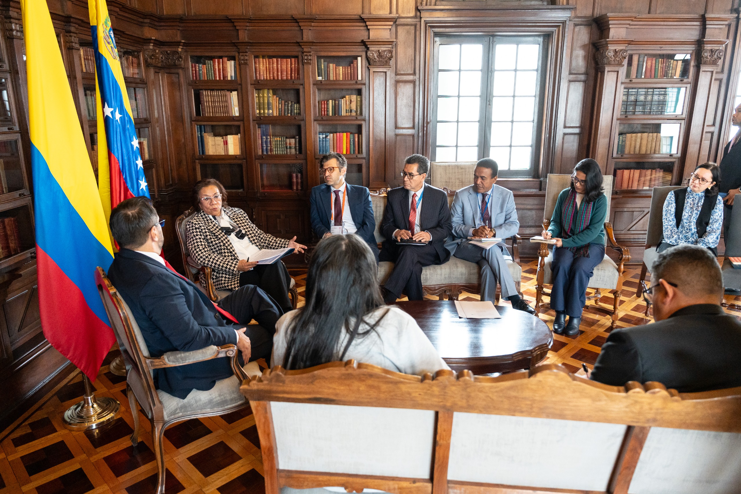 La Ministra (e) Rosa Yolanda Villavicencio y el Canciller de Venezuela, Yván Gil, dialogaron sobre migración, integración fronteriza, Comisión de Vecindad e Integración y asuntos consulares