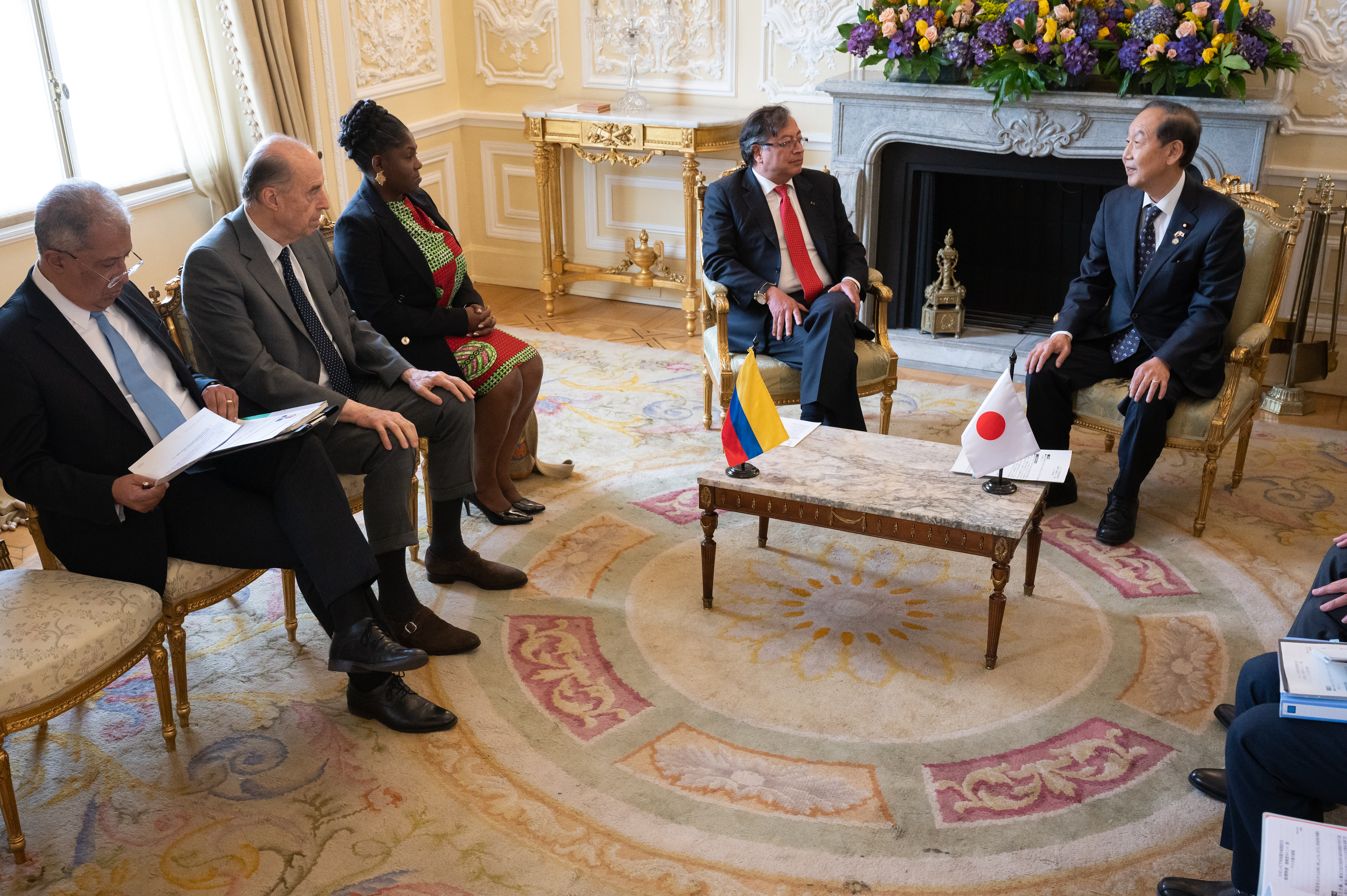 Recibimos junto al Presidente Gustavo Petro, la Vicepresidenta Francia Márquez, y Canciller Álvaro Leyva al Presidente de la liga parlamentaria de Amistad entre Japón y Colombia
