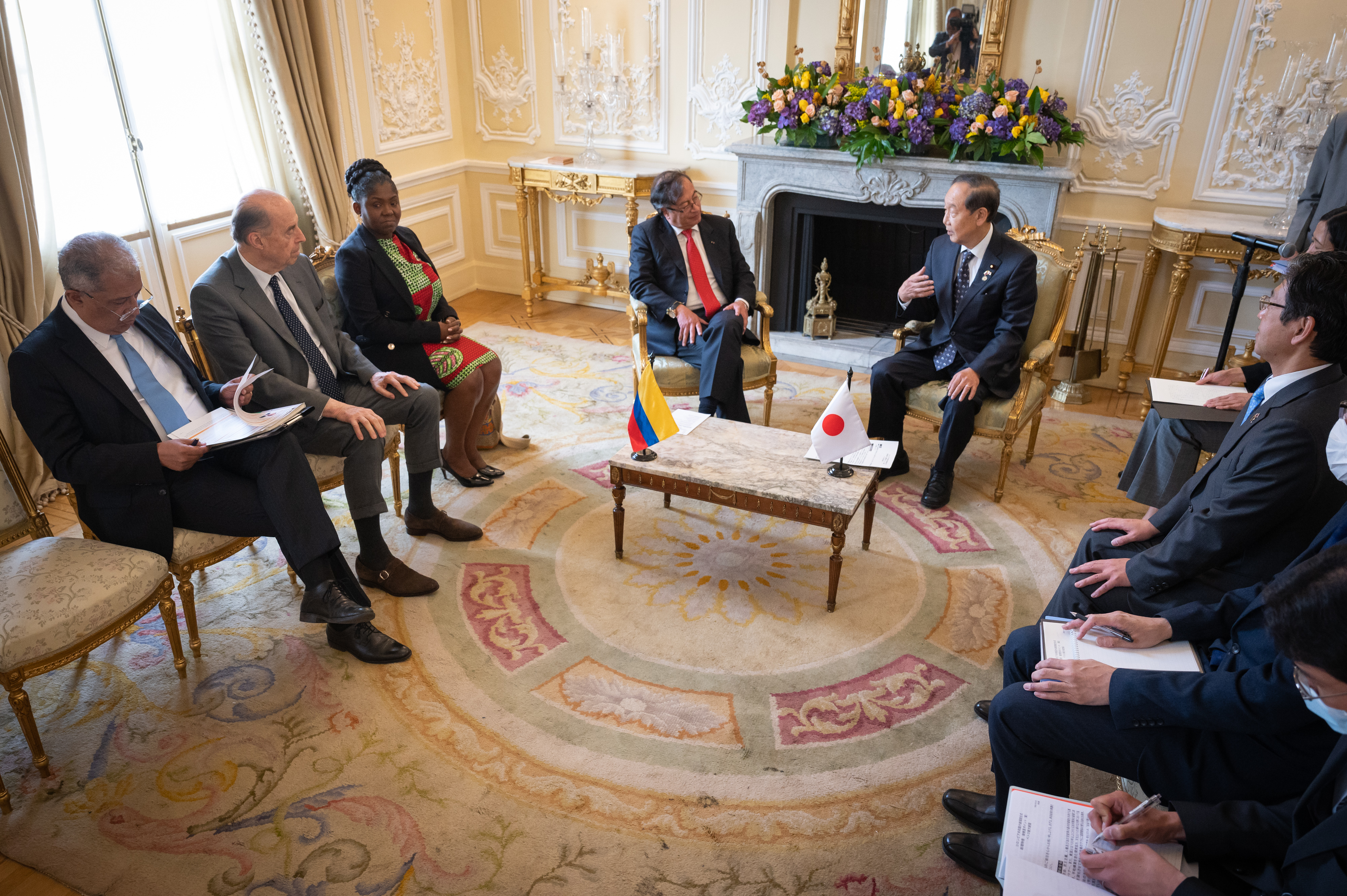 Recibimos junto al Presidente Gustavo Petro, la Vicepresidenta Francia Márquez, y Canciller Álvaro Leyva al Presidente de la liga parlamentaria de Amistad entre Japón y Colombia