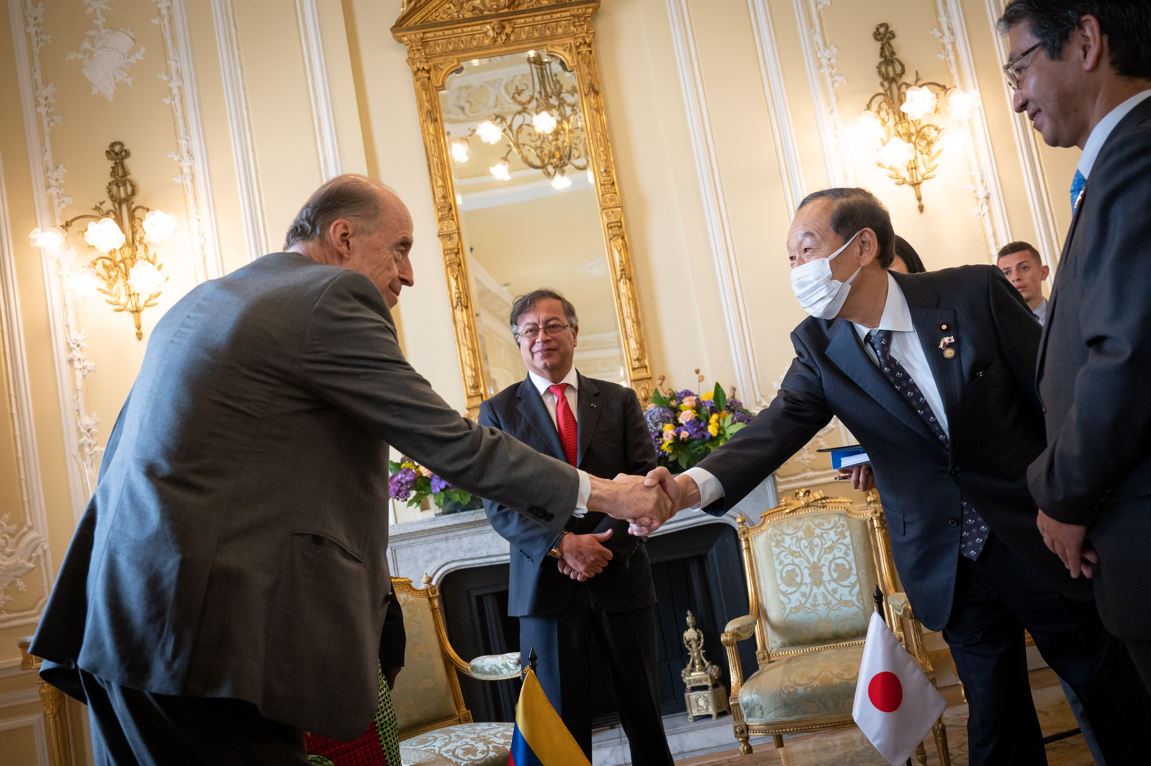 Presidente Gustavo Petro, la Vicepresidenta Francia Márquez y el Canciller Álvaro Leyva recibieron al Presidente de la liga parlamentaria de Amistad entre Japón y Colombia