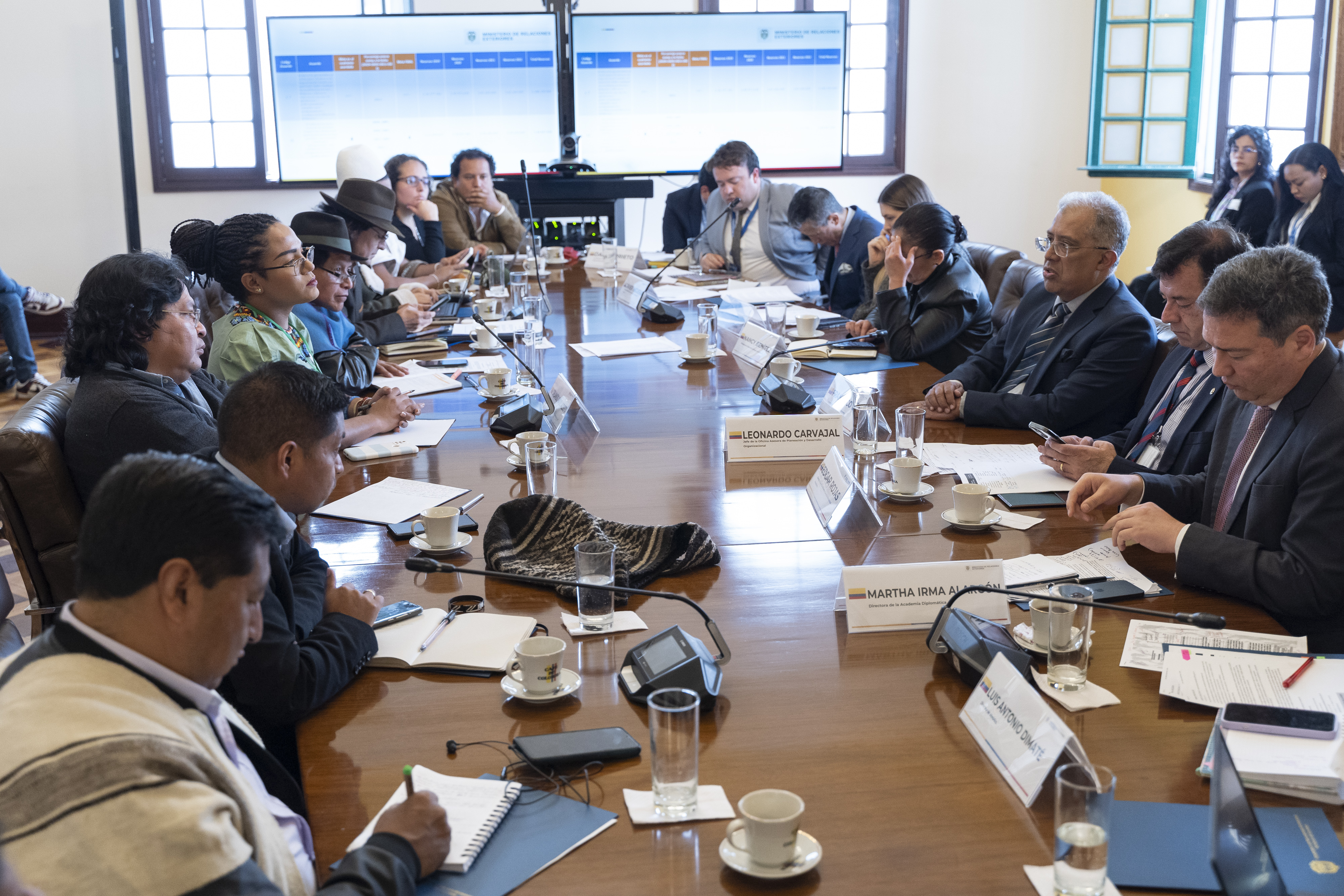 Encuentro entre funcionarios del Ministerio de Relaciones Exteriores y Delegados de los Pueblos Indígenas en la Mesa Permanente de Concertación para concertar acciones en el marco del Plan Nacional de Desarrollo 2022-2026