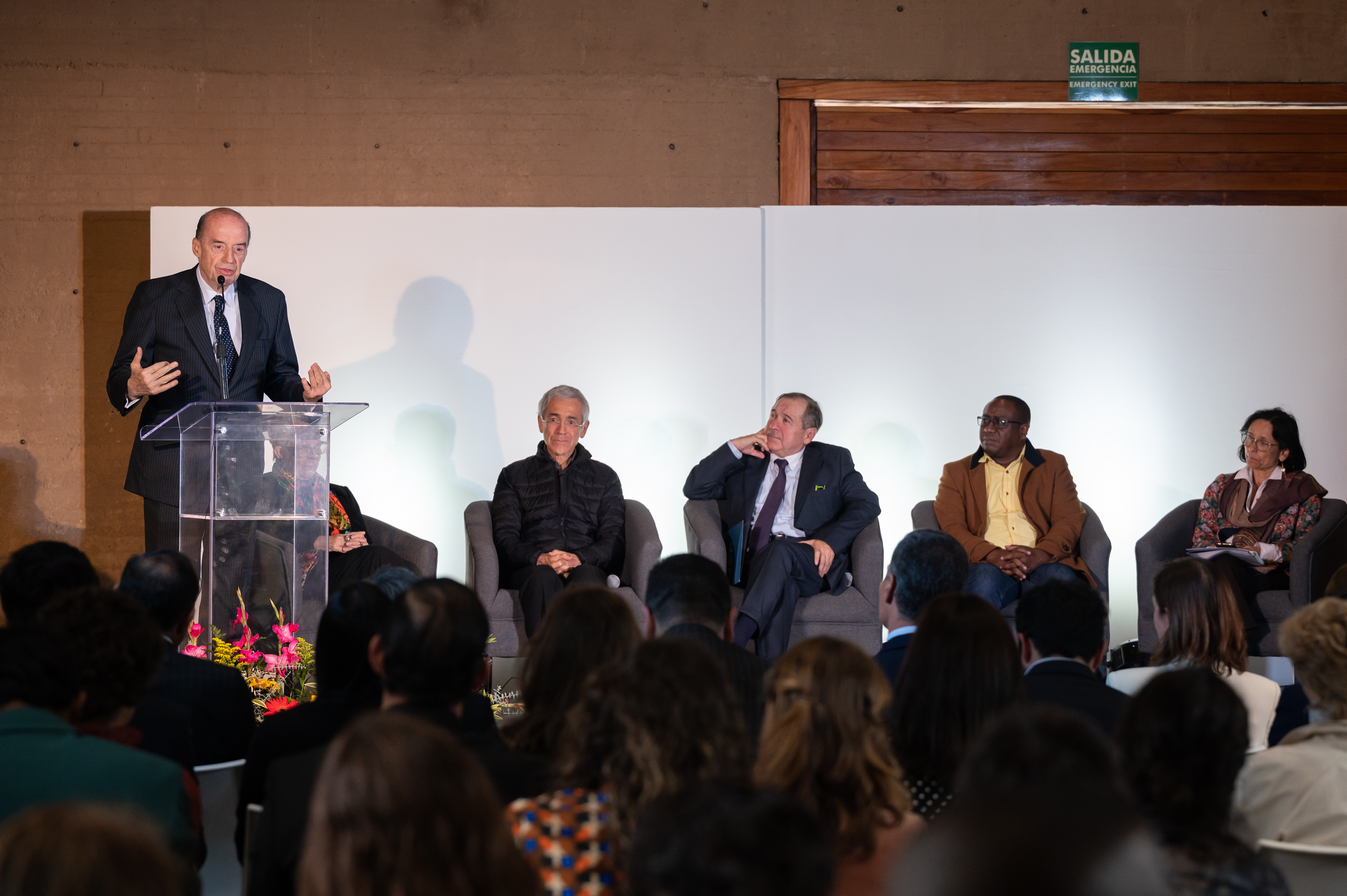 “El país no puede seguir marchando sobre una cultura de violencia”: Ministro Álvaro Leyva