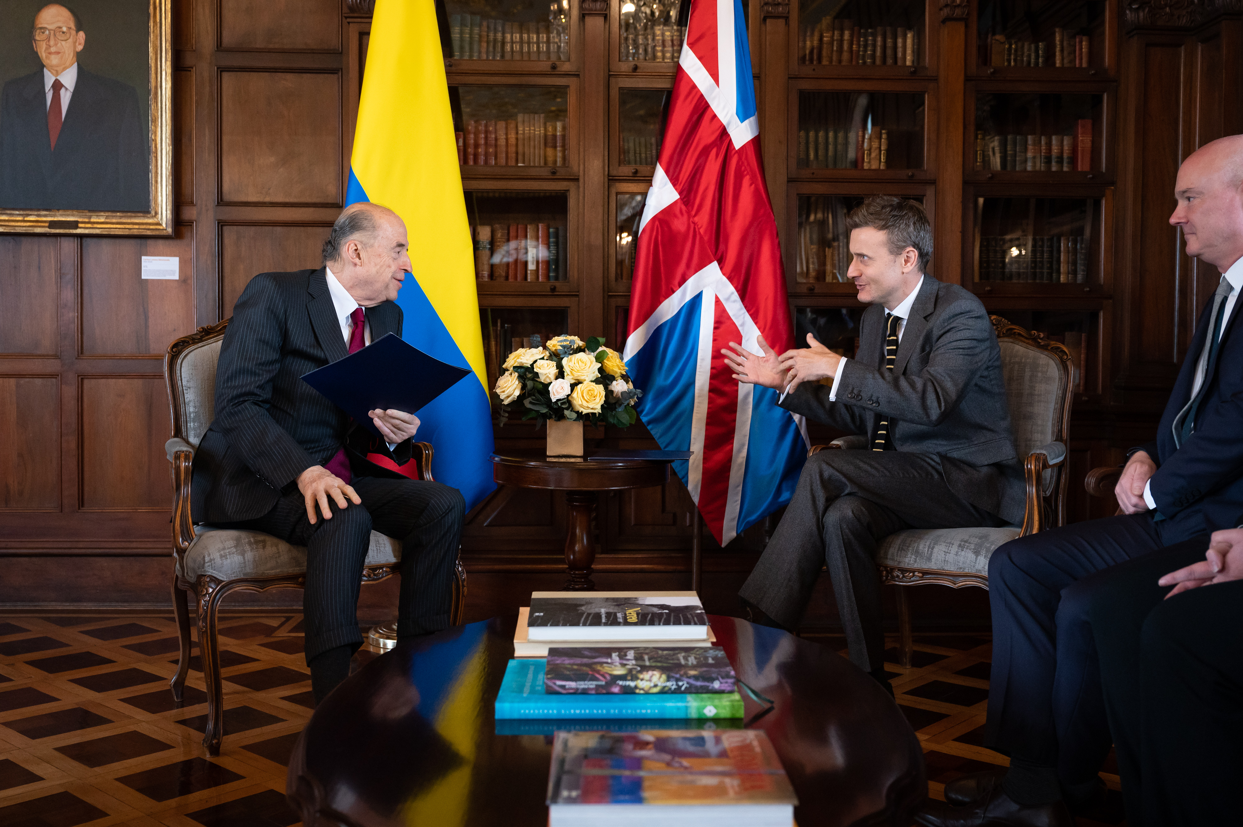 Ministro Leyva Durán le da la bienvenida a Colombia al nuevo embajador de Reino Unido