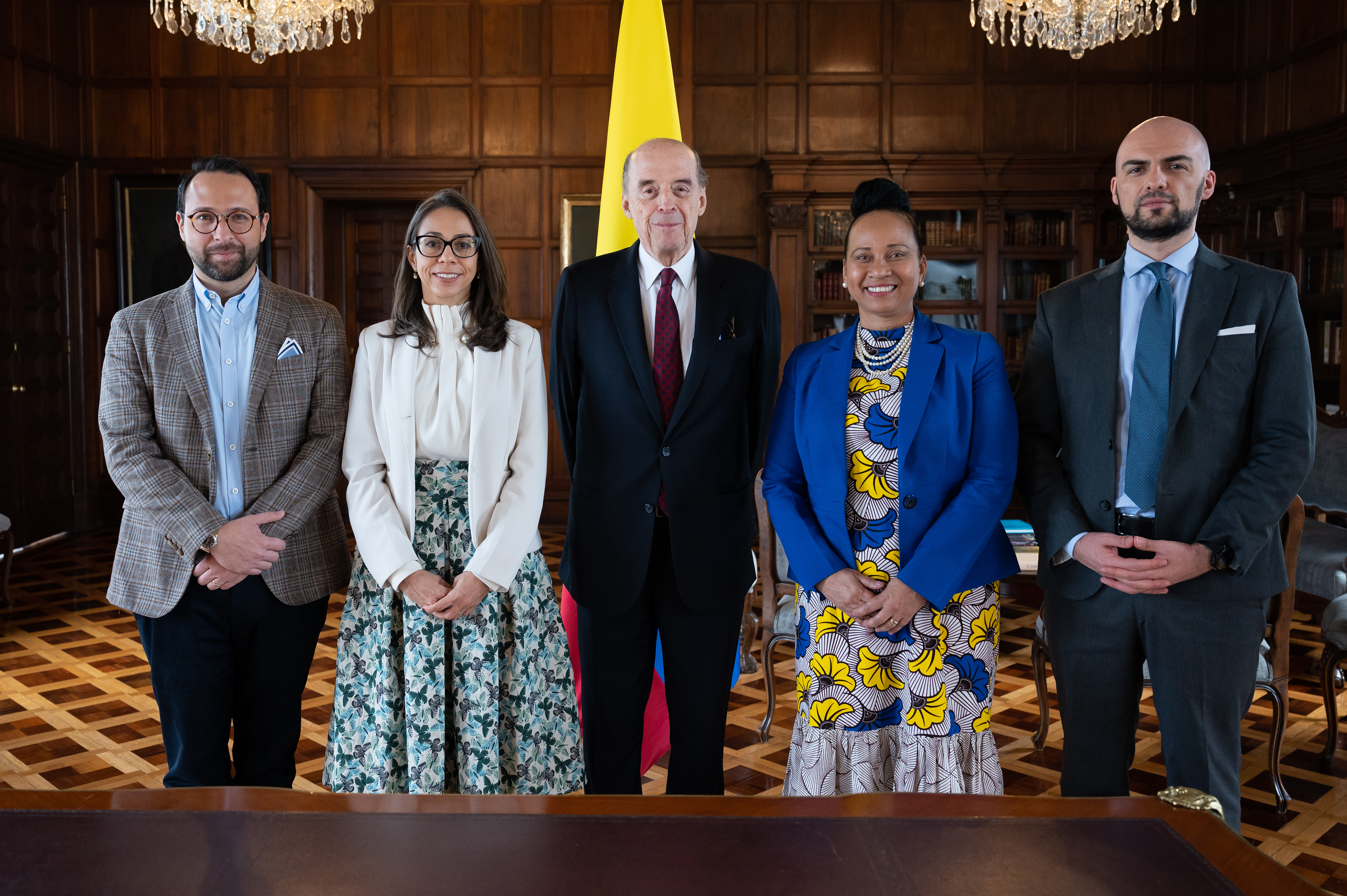 Canciller Leyva posesionó al nuevo equipo de agente y co agentes de Colombia ante la Corte Internacional de Justicia