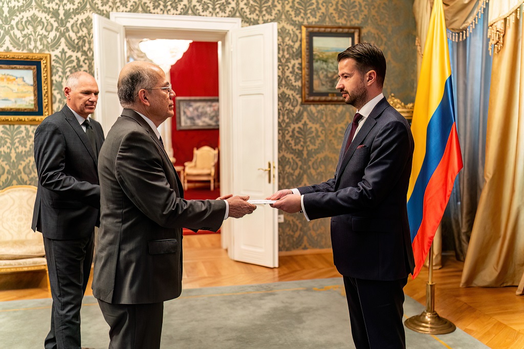 Presentación de cartas credenciales del Embajador Ignacio Ruiz ante el presidente de Montenegro