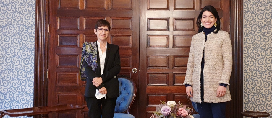 Viceministra María Carmelina Londoño recibió copias de estilo de la nueva Representante de ACNUR en Colombia, Mireille Girard