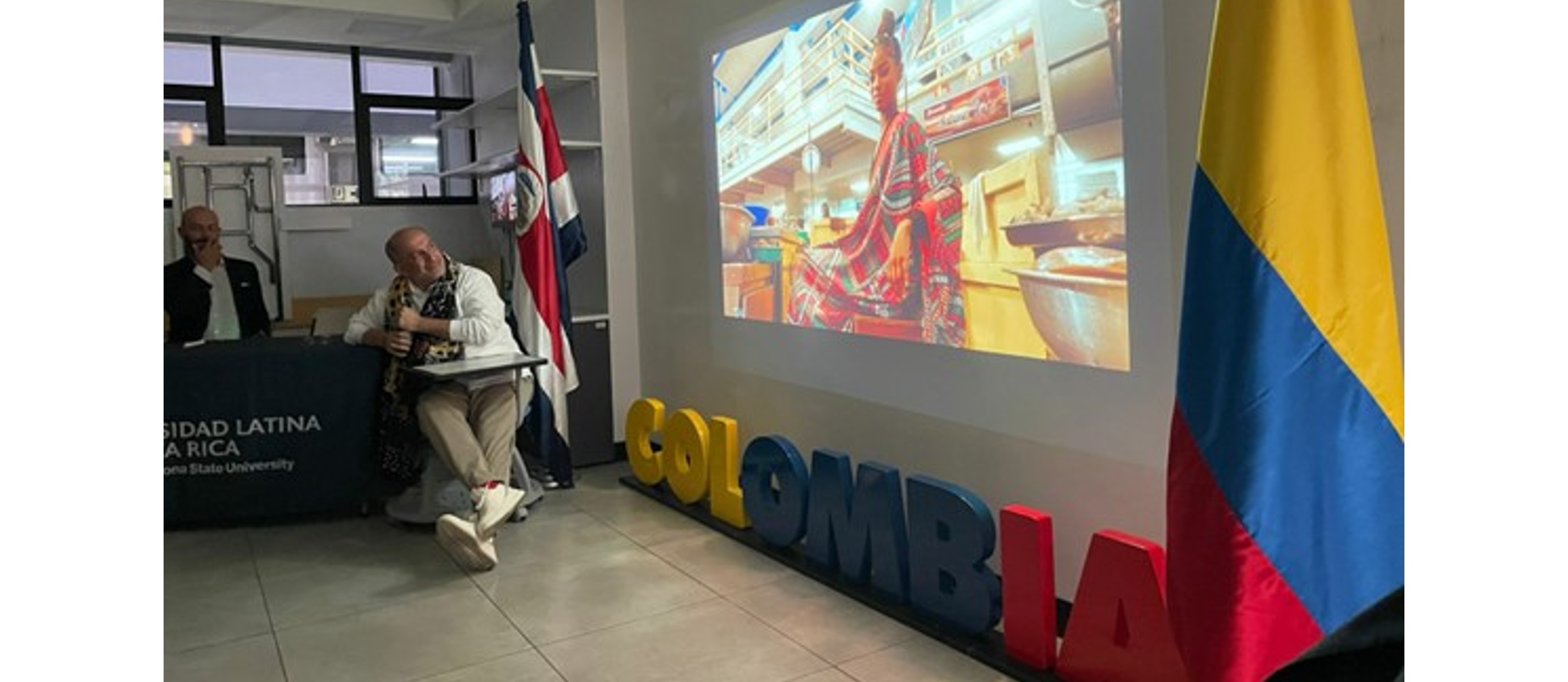 Diseñador colombiano, Diego Guarnizo, ofrece conferencia sobre la inspiración a través de la moda y el amor al oficio a estudiantes de la Universidad Latina de Costa Rica