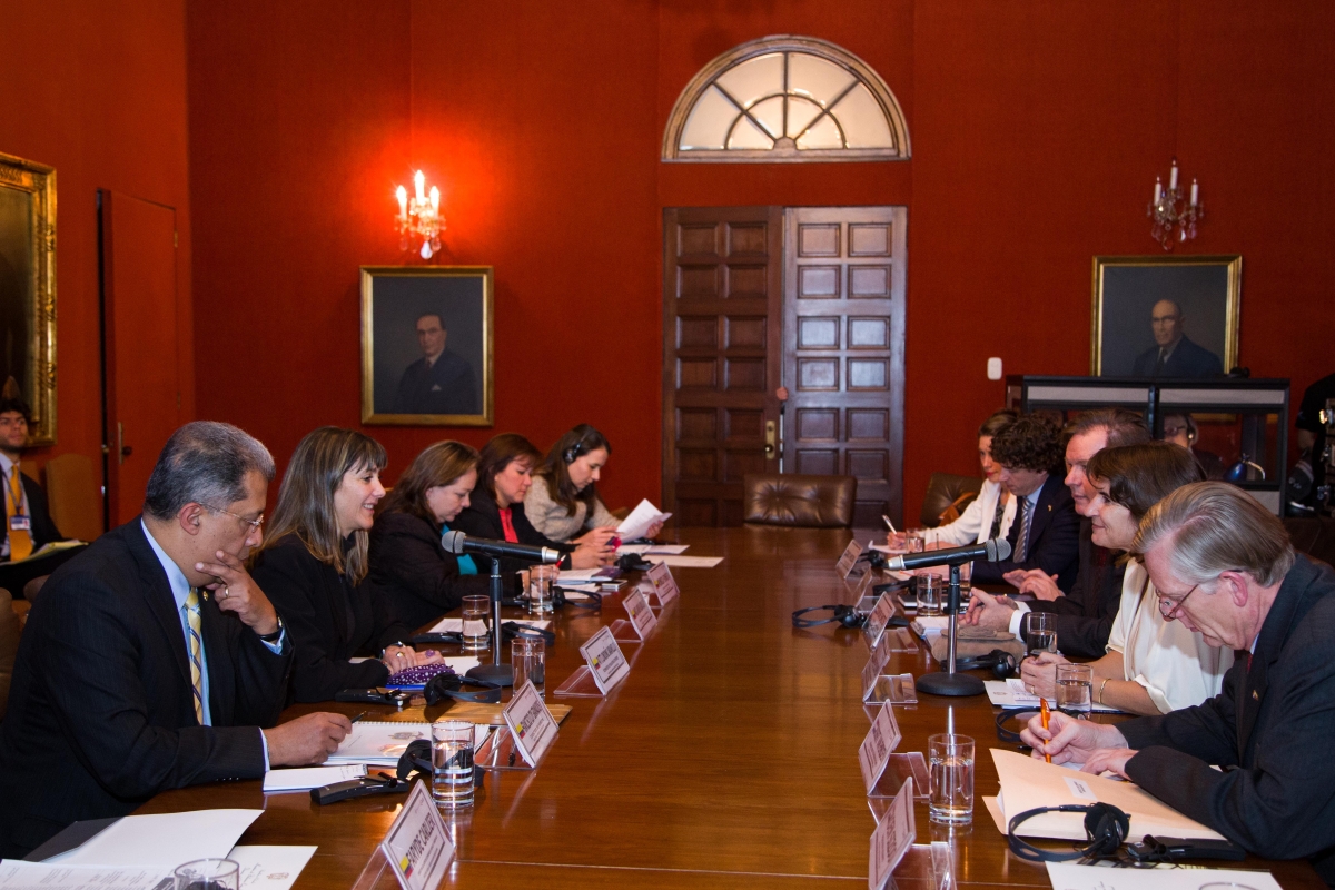 reunión de trabajo con la Ministra de Com Exterior y Cooperación al Desarrollo del Reino de los Países Bajos