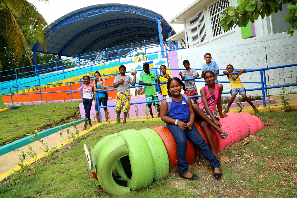 Entrega de casa ludica a jovenes de San Andres