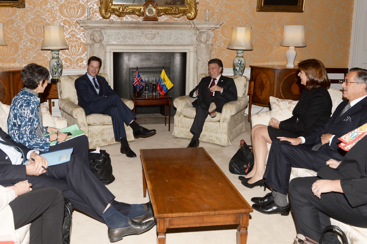 Con un encuentro con el Viceprimer Ministro del Reino Unido,  Presidente Santos y Canciller Holguín concluyeron gira por Europa