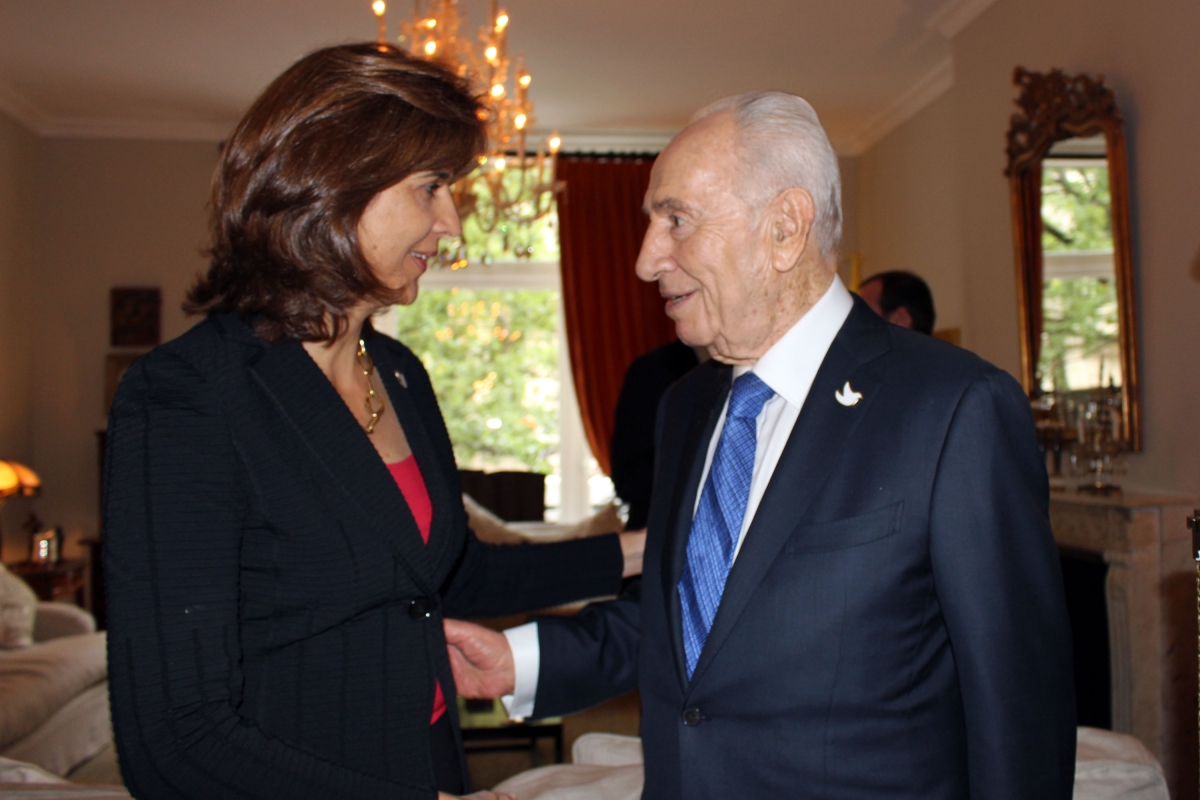 Canciller Holguín dialogó con el Exprimer Ministro Shimon Peres 