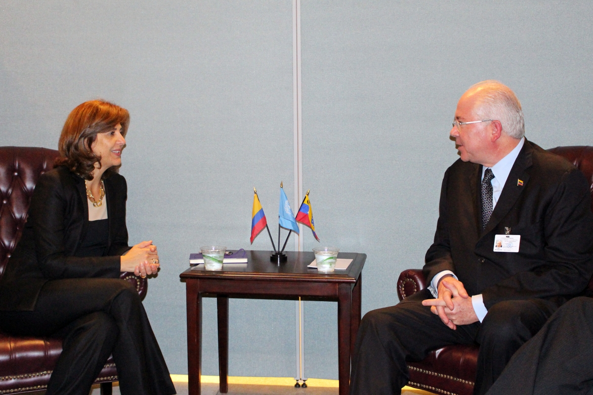Cancilleres de Colombia y Venezuela revisaron temas de la agenda bilateral