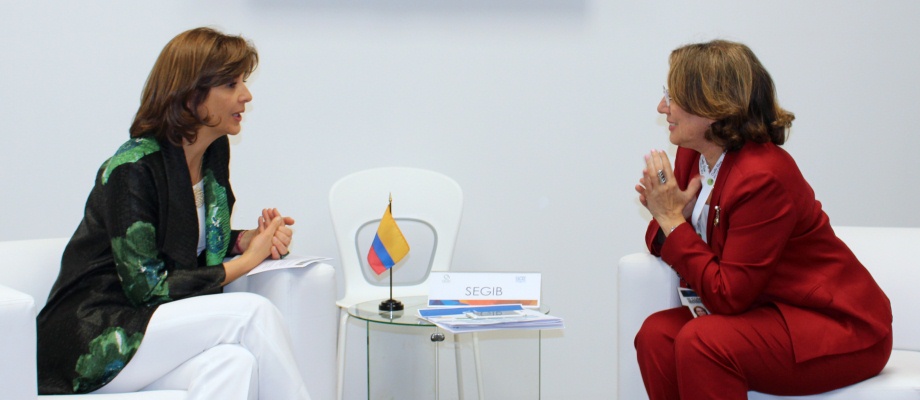 Canciller María Ángela Holguín se reunió con Rebeca Grynspan, Secretaria General Iberoamericana.