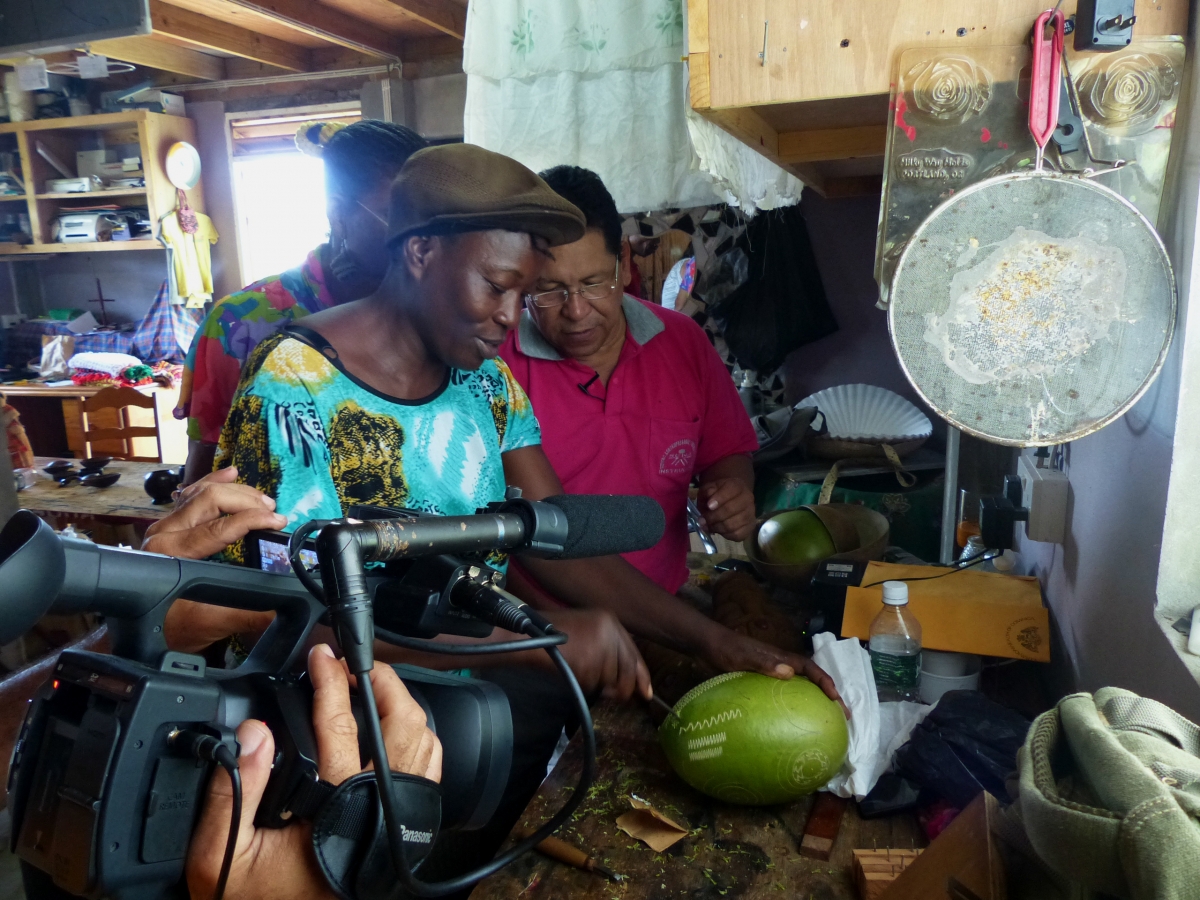 Colombia ofrece cooperación al sector artesanal en Dominica