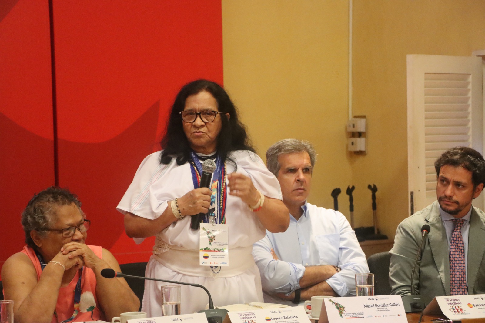 Leonor Zalabata Torres o Guneywya, en su natal idioma arhuaco, durante su intervención.