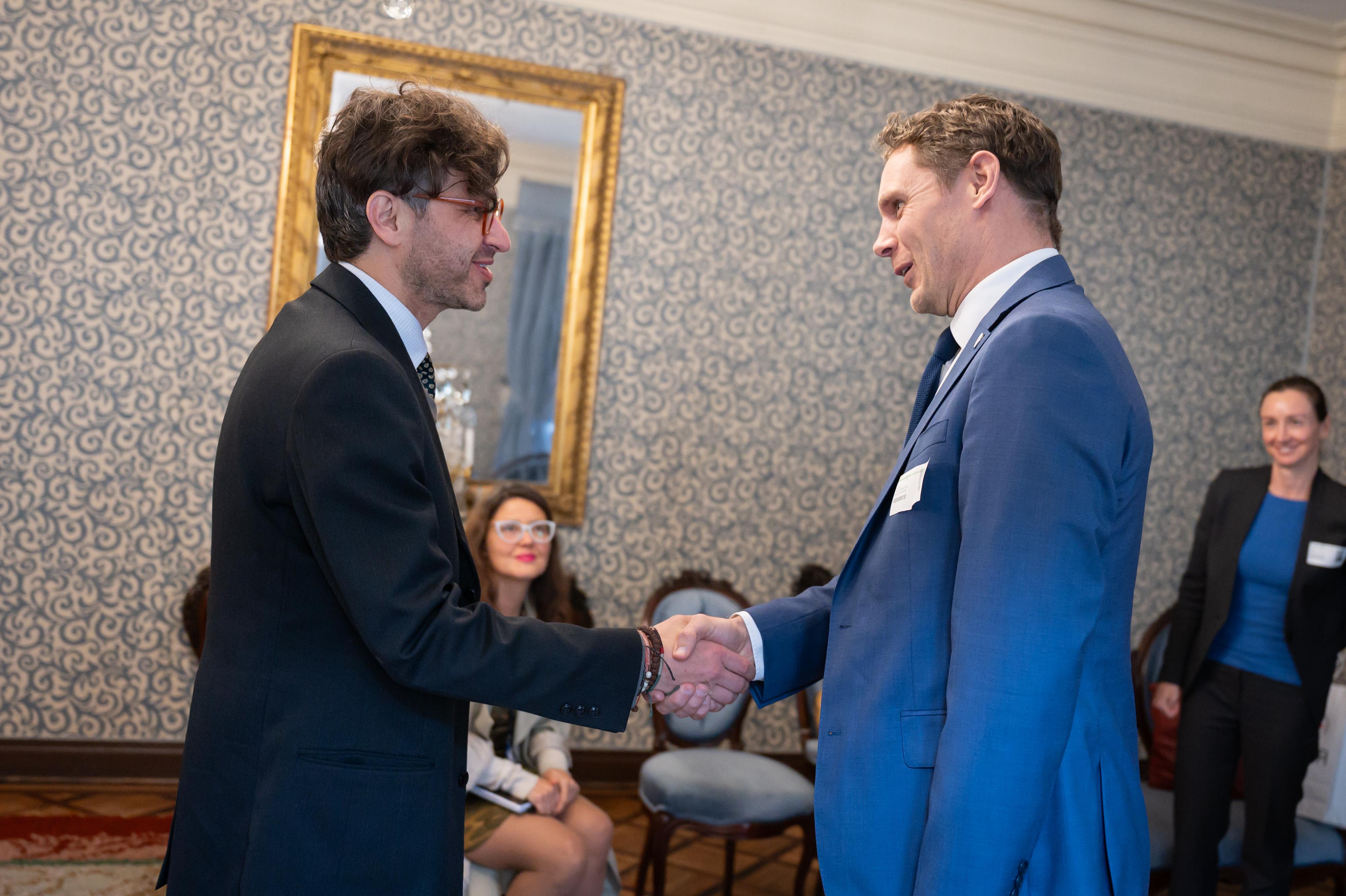 Reunión del Viceministro de Asuntos Multilaterales, Mauricio Jaramillo Jassir, con el jefe de delegación del Comité Internacional de la Cruz Roja - CICR en Colombia, Patrick Hamilton