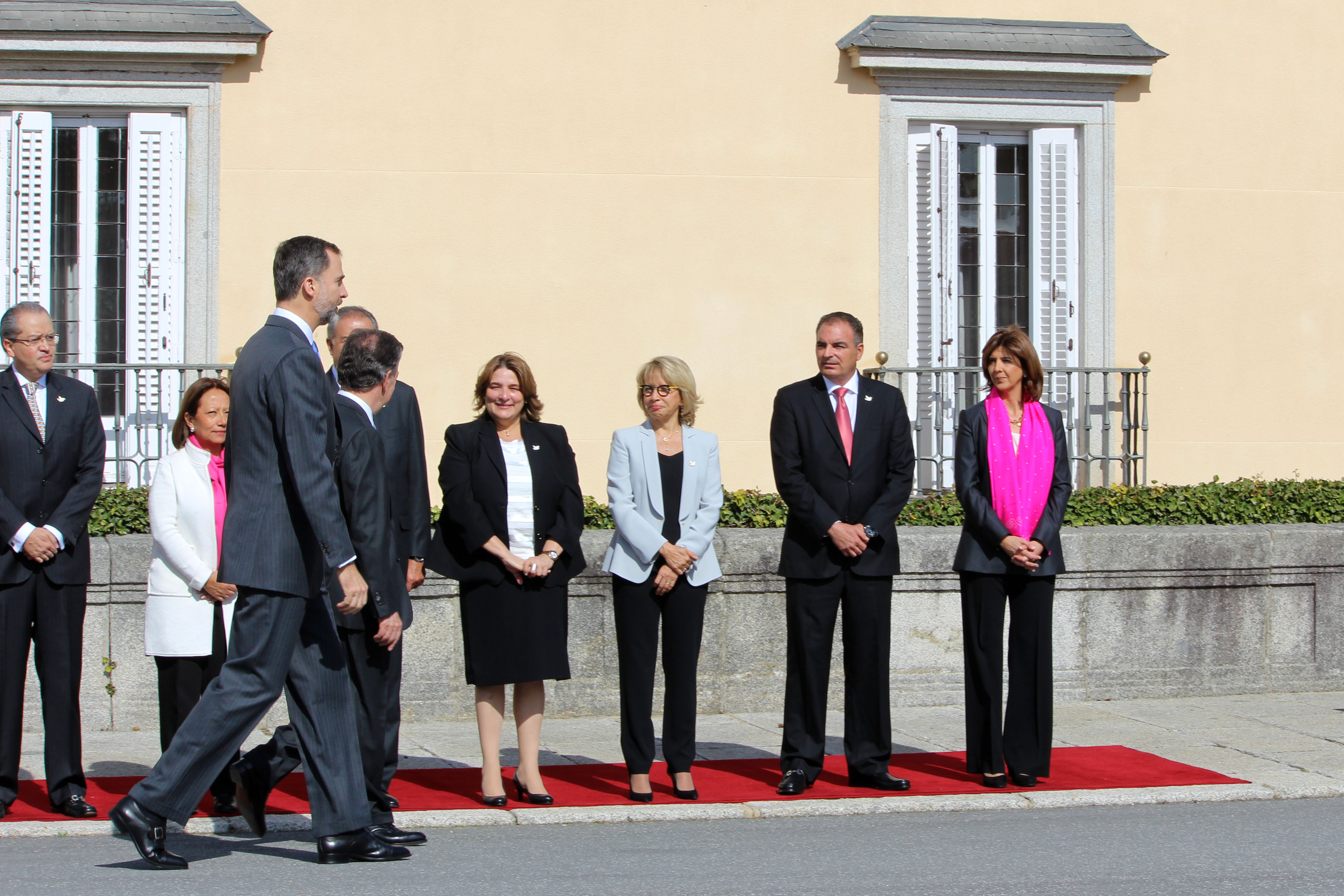 Con honores militares en el Palacio Real de El Pardo los Reyes de España recibieron al Presidente Santos y los Ministros