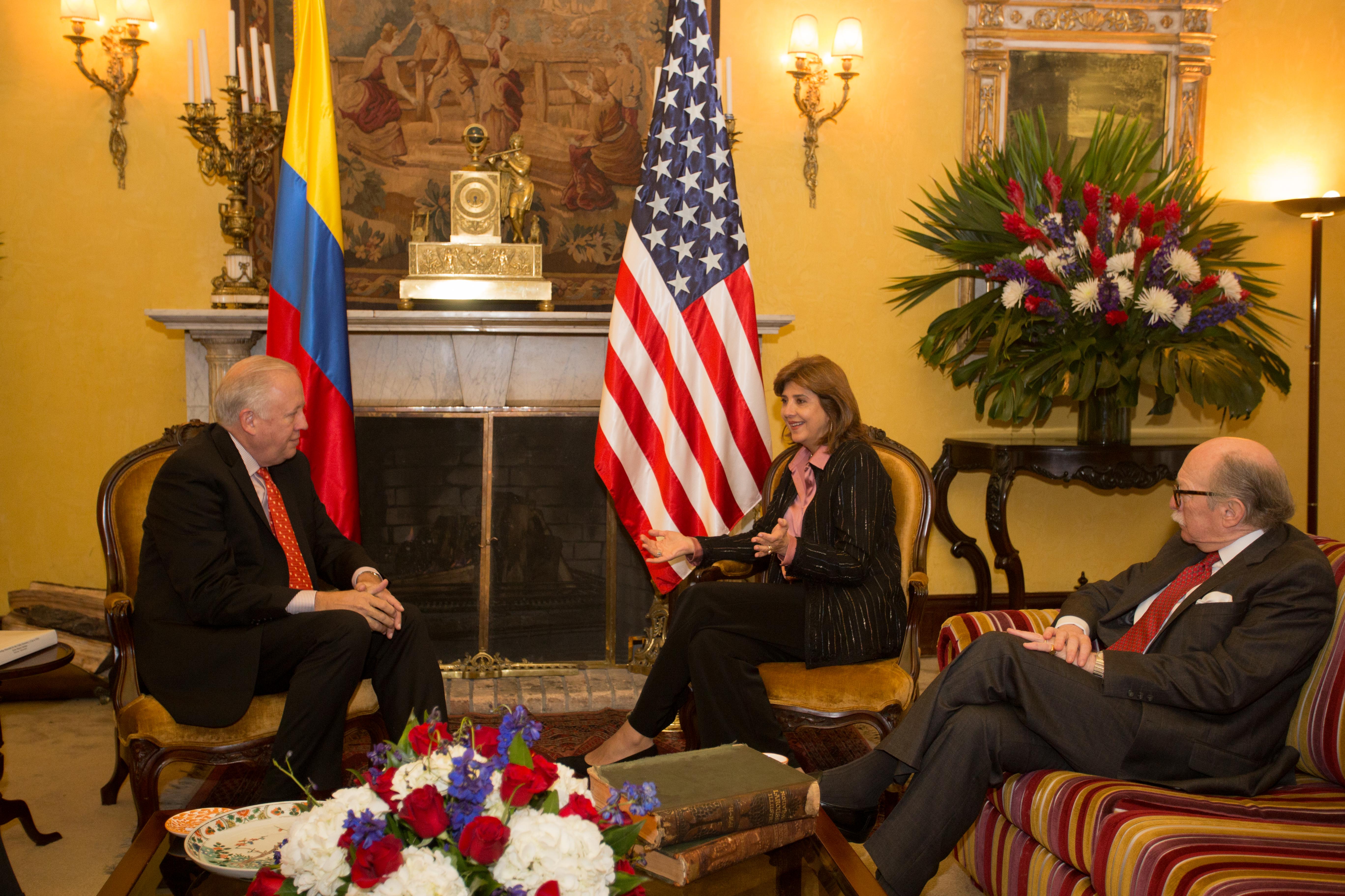 Canciller María Ángela Holguín sostuvo una reunión bilateral con el Subsecretario de Estado para Asuntos Políticos DE EE.UU., Thomas Shannon