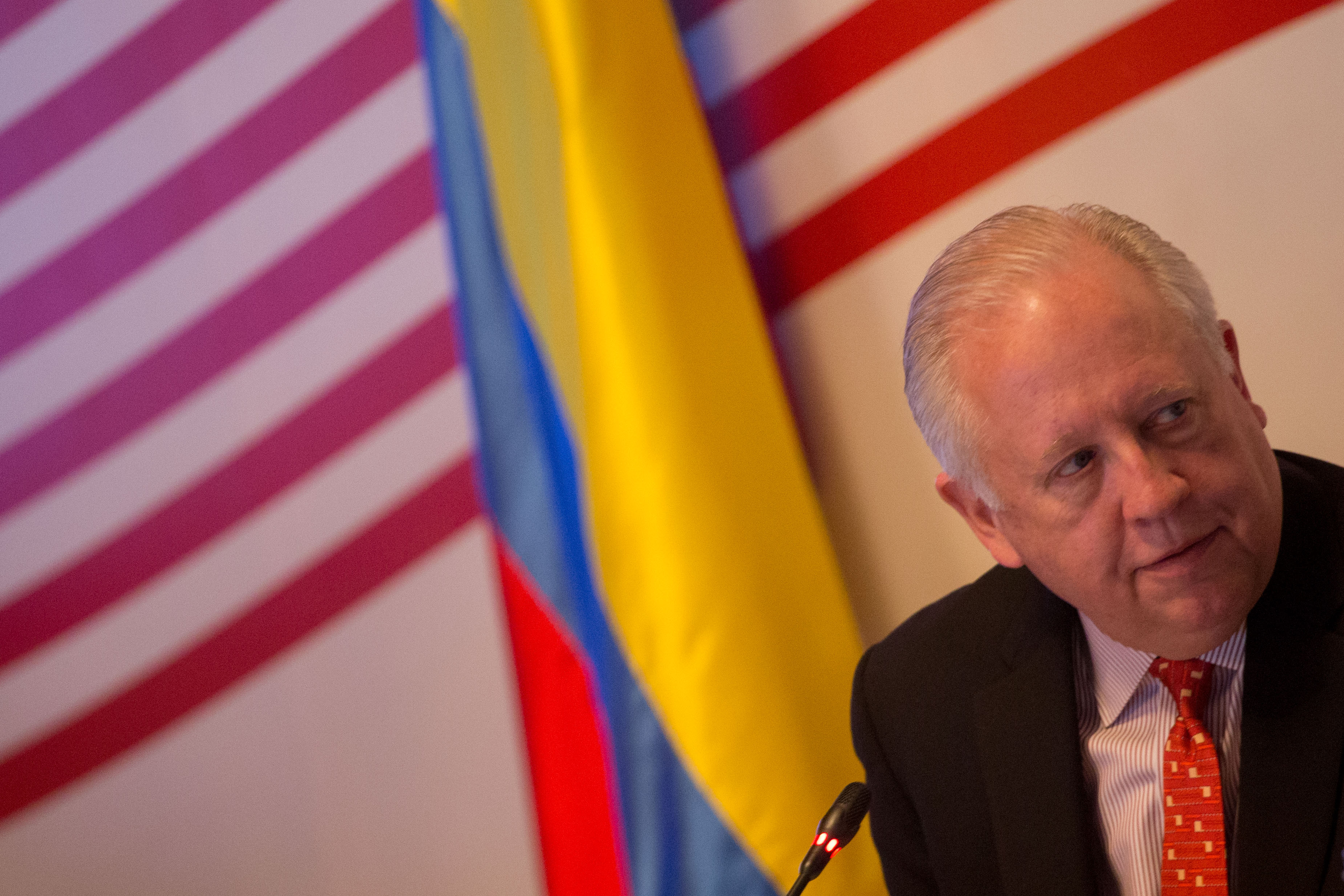“Estados Unidos está de la mano de Colombia. No tiene Colombia mejor amigo y mejor aliado que los Estados Unidos de América”, fue el mensaje enviado por el Presidente de EE.UU., Donald Trump, a través del Subsecretario Shannon