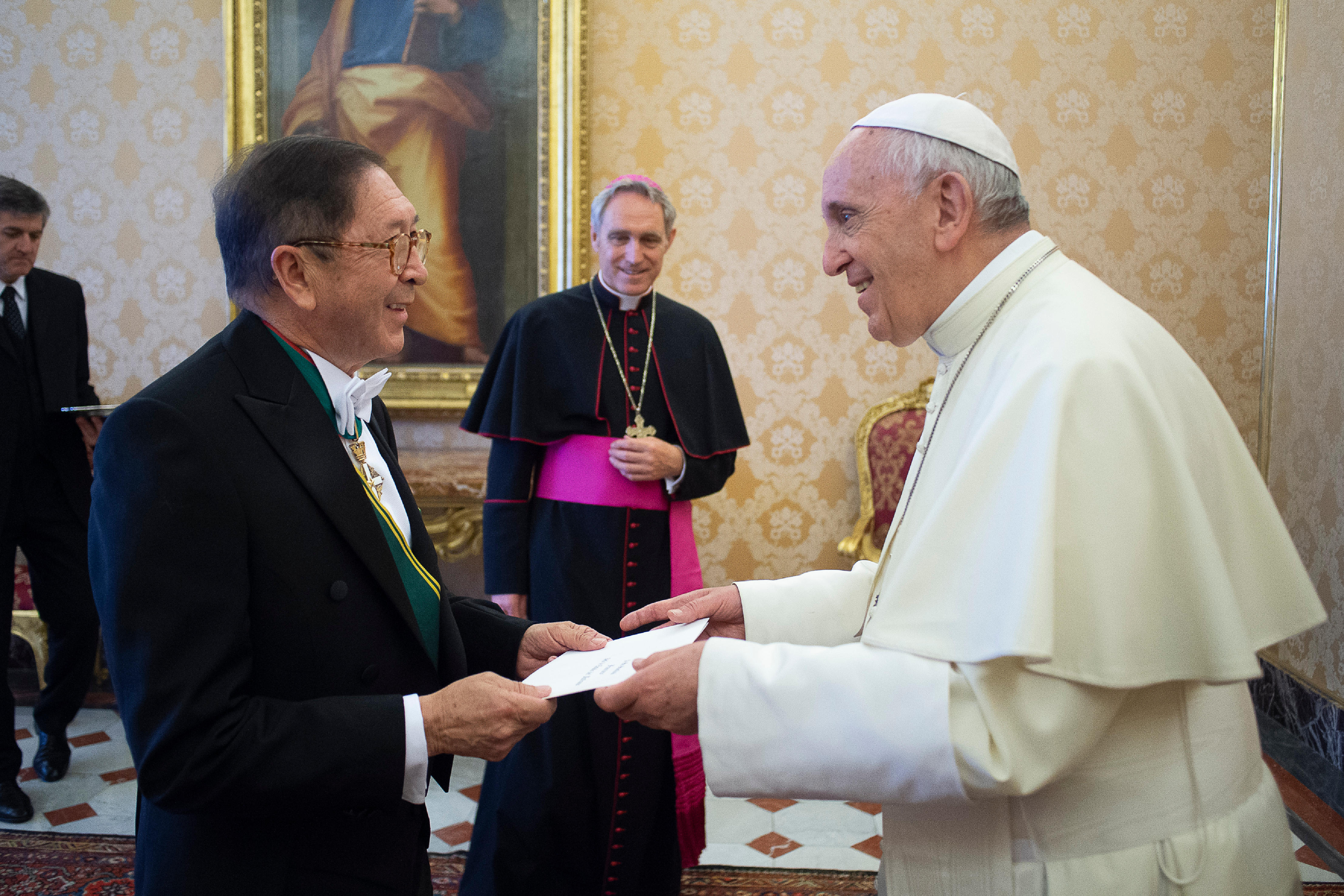 Su Santidad el Papa Francisco recibió las cartas credenciales del nuevo Embajador Extraordinario y Plenipotenciario de Colombia ante la Santa Sede, Julio Aníbal Riaño