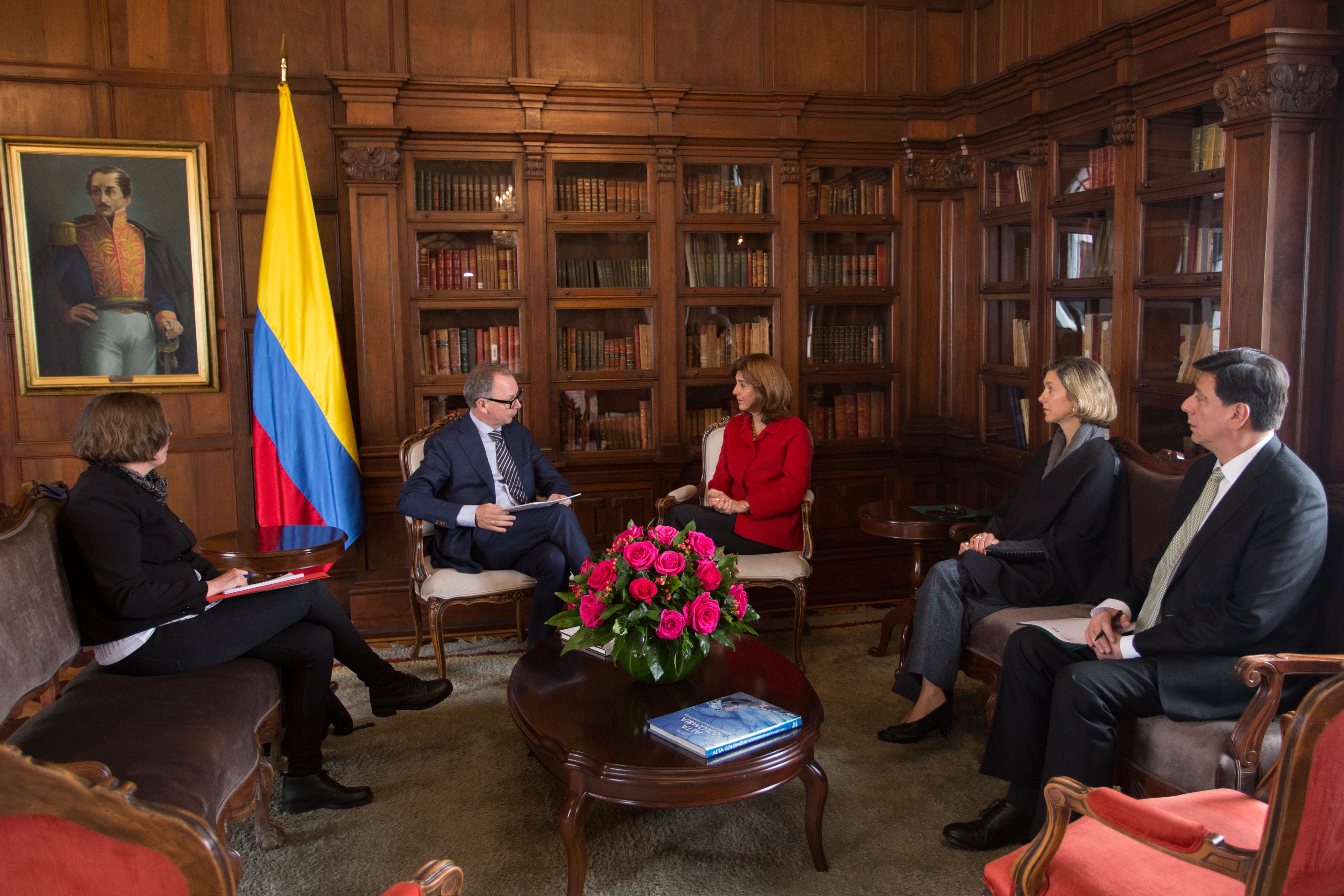 La Canciller Holguín recibió las copias de cartas credenciales del Embajador de Noruega, John Petter Opdahl 