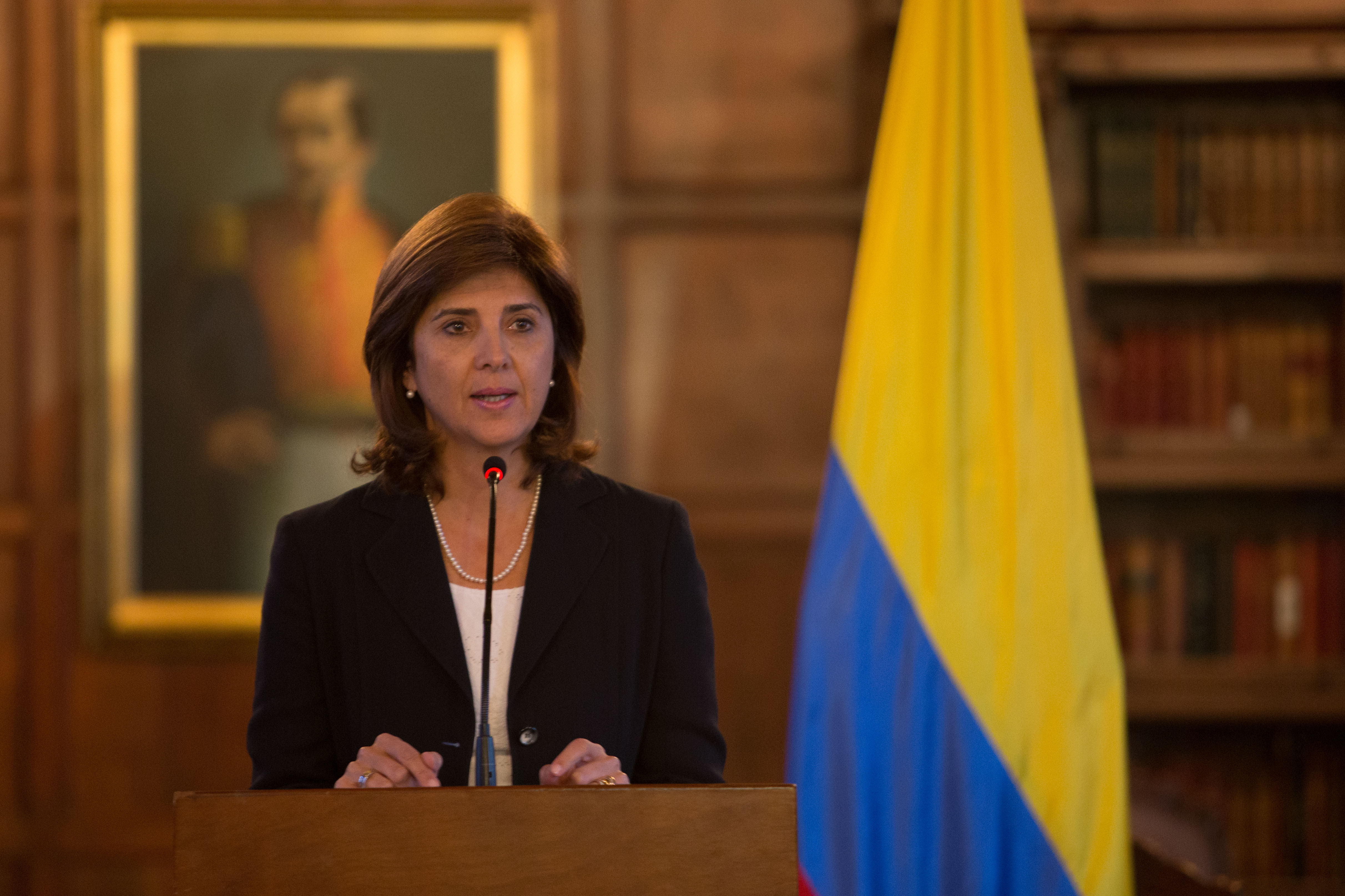 Canciller Holguín entrega detalles de reunión sostenida en Cartagena con Canciller de Venezuela