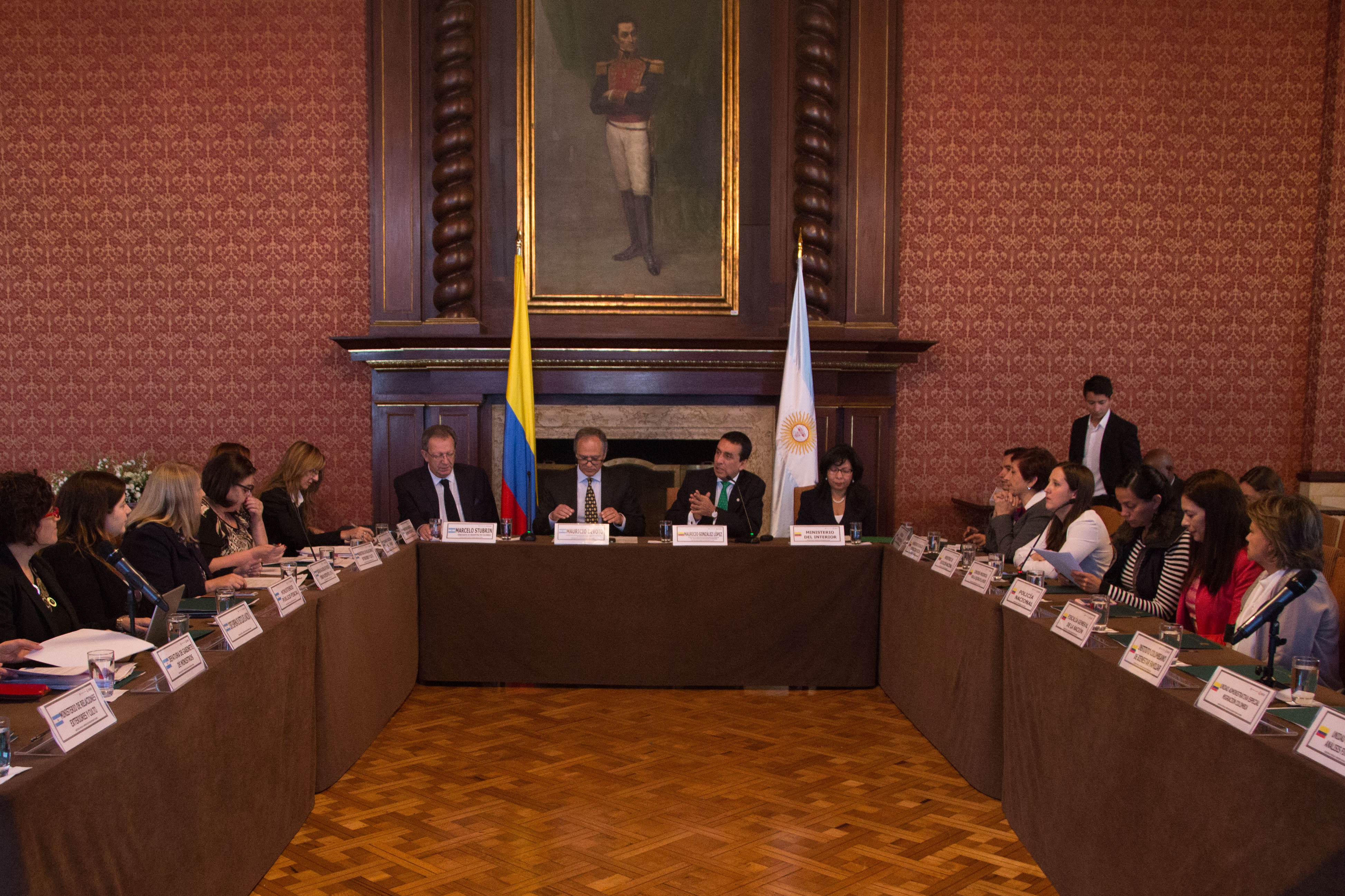 El Director de Asuntos Políticos Multilaterales de la Cancillería, Embajador Mauricio González López, presidió este lunes, el II Encuentro Binacional Colombia – Argentina: Retos y desafíos en la prevención y lucha contra la trata de personas, y la asistencia a las víctimas de la misma