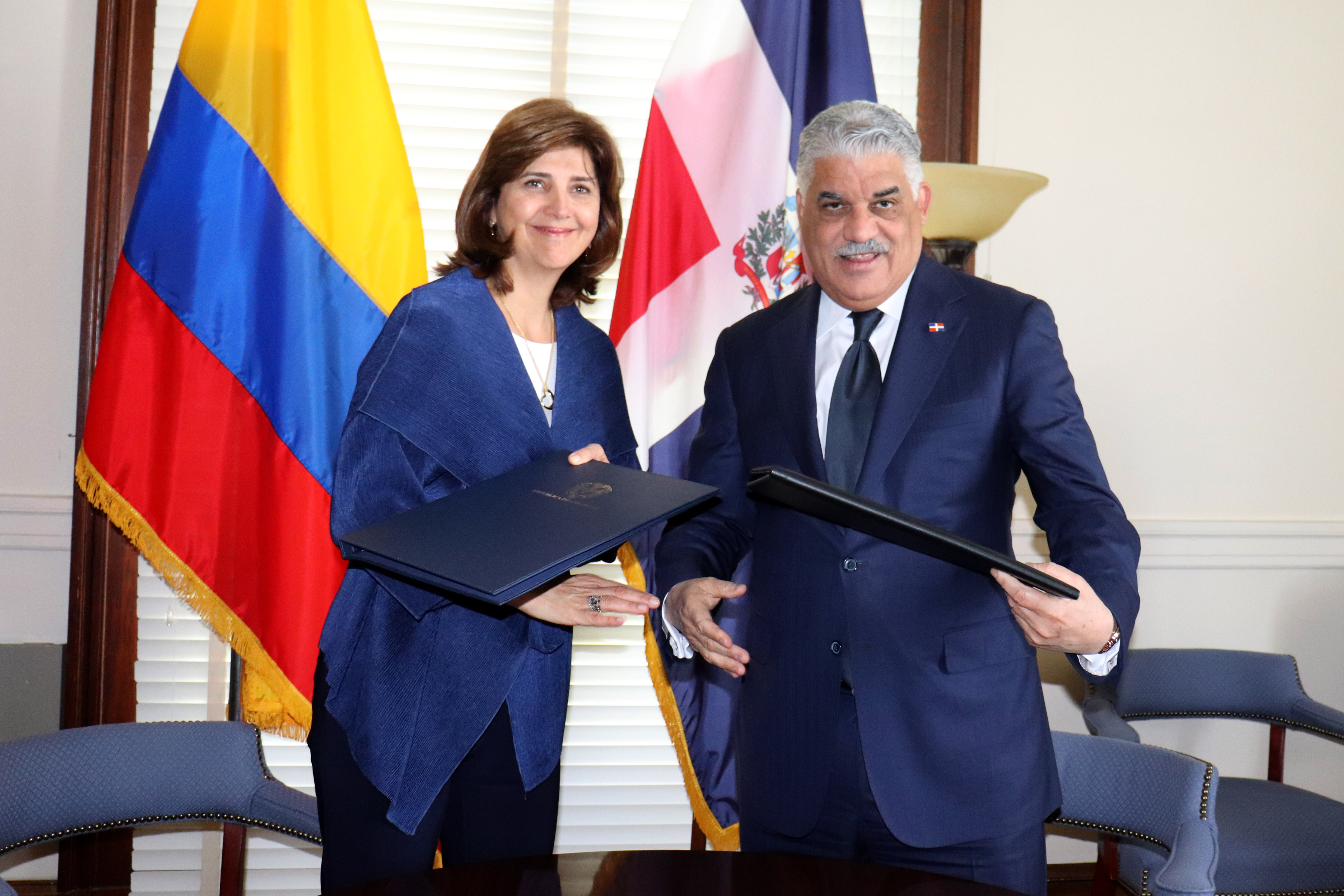 Colombia y República Dominicana firman acuerdo para trabajar conjuntamente en la lucha contra el Problema Mundial de las Drogas