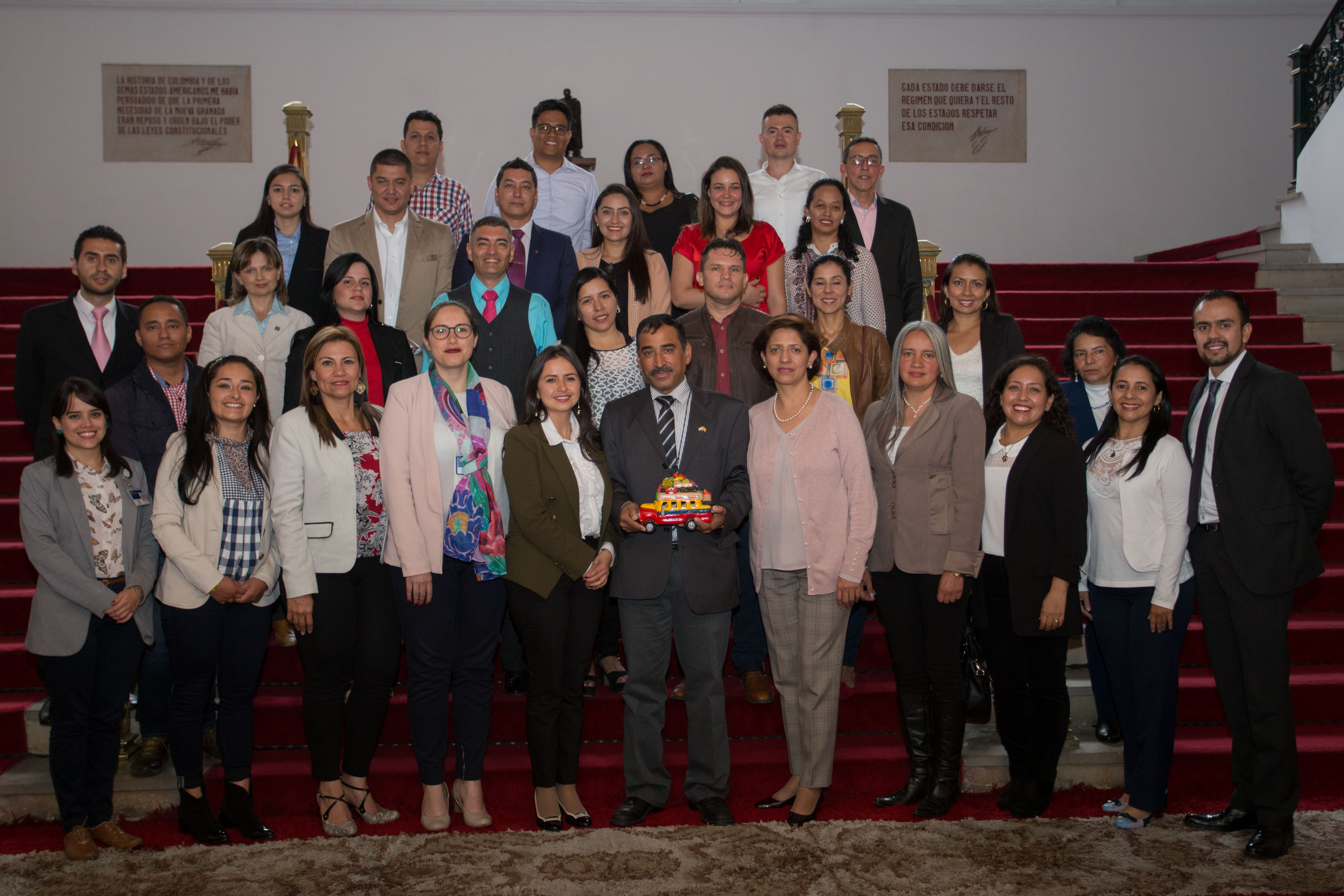 Director de Asuntos Culturales de Cancillería recibió a los 25 docentes colombianos que viajarán becados a India para fortalecer sus capacidades de enseñanza 