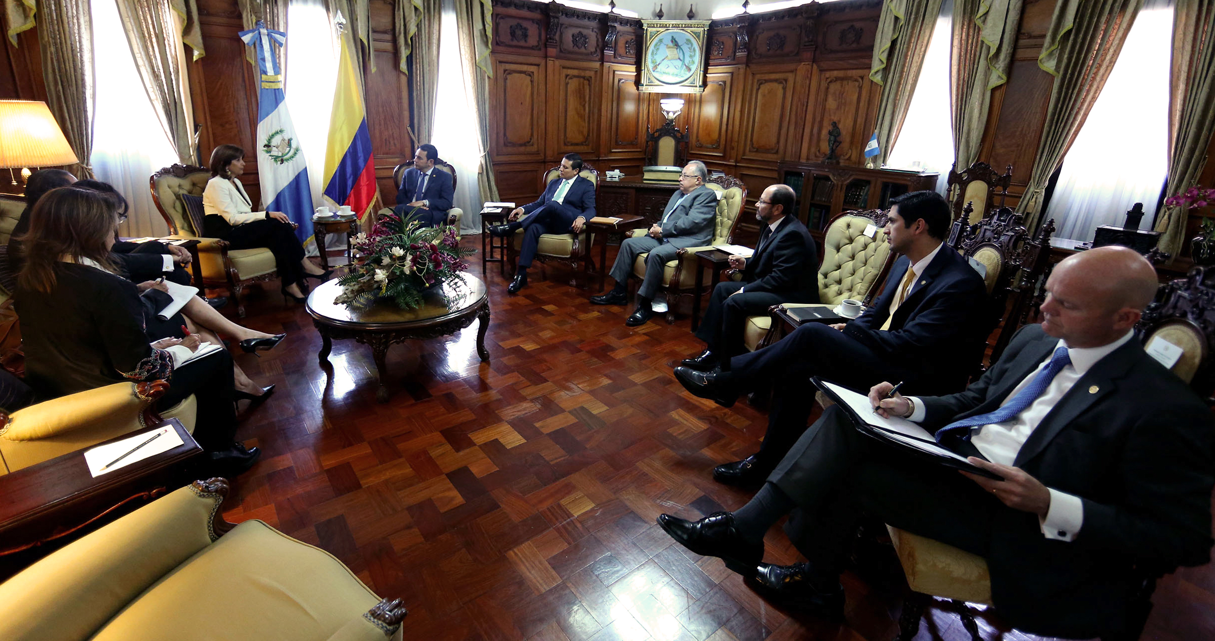 Con reunión con el Presidente Jimmy Morales Cabrera, la Canciller María Ángela Holguín inició su agenda de trabajo en Guatemala 