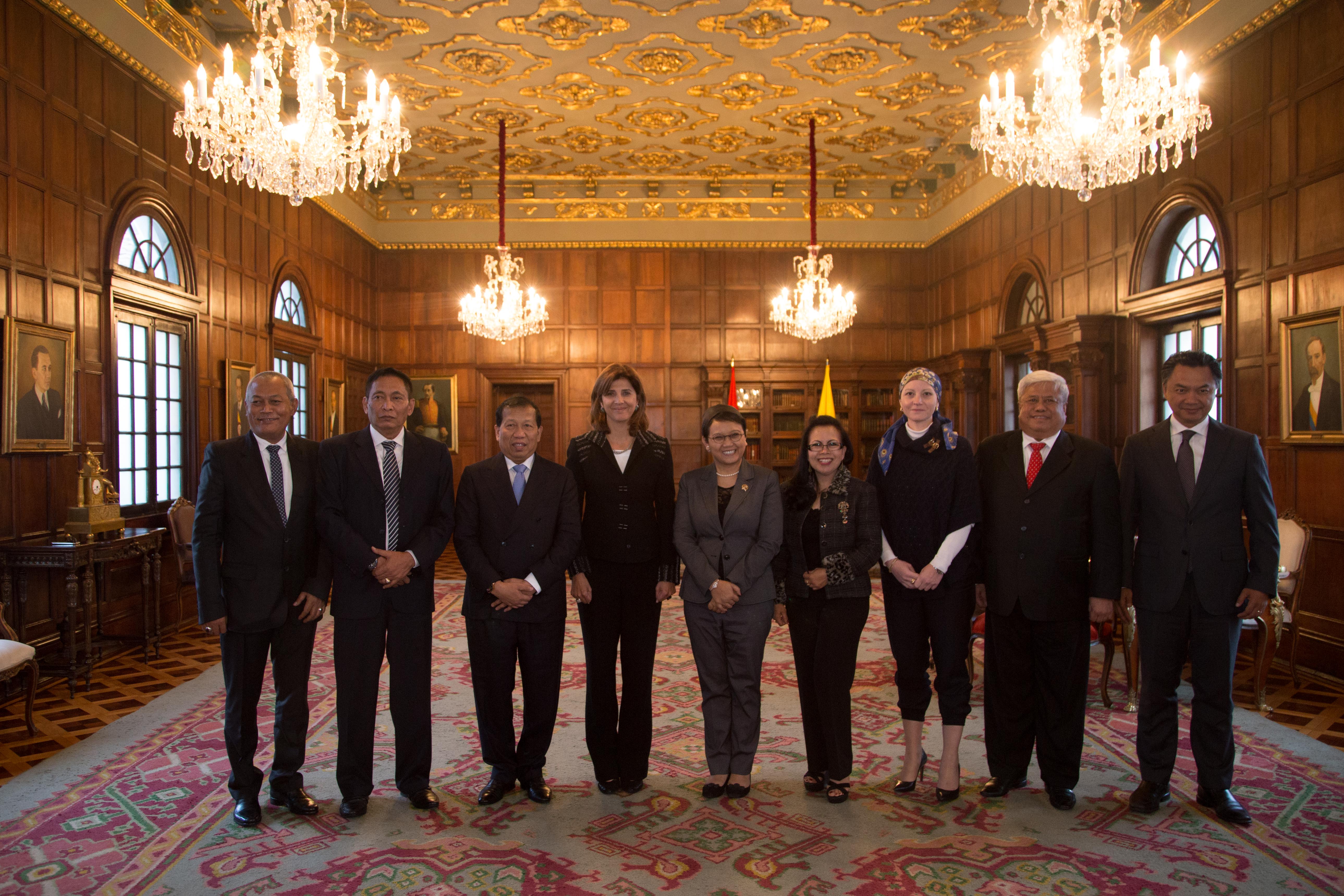Canciller de Colombia se reunió con su homóloga de Indonesia