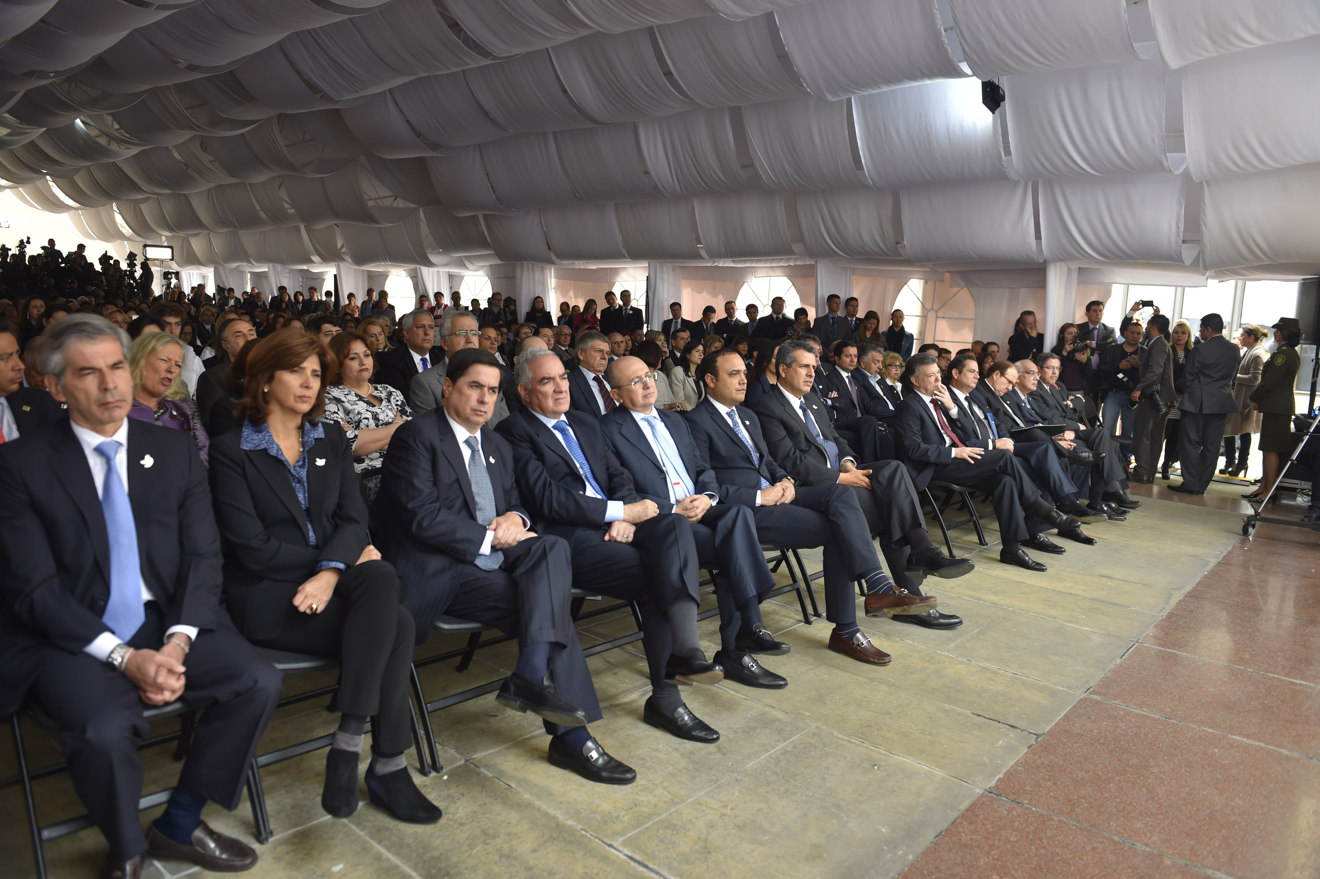Canciller Holguín participó en el acto público de reconocimiento de responsabilidad internacional del Estado por los sucesos del Palacio de Justicia 