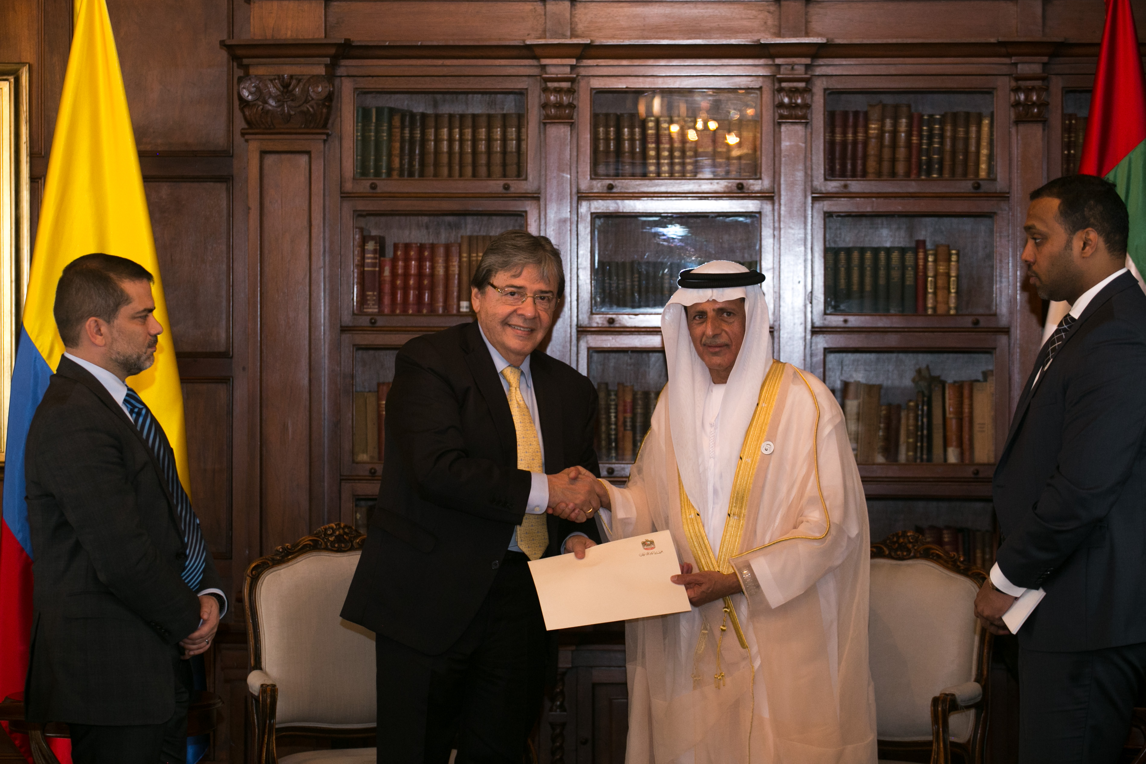 Canciller Trujillo ratificó interés de seguir fortaleciendo relaciones bilaterales con el nuevo Embajador de Emiratos Árabes Unidos en Colombia  