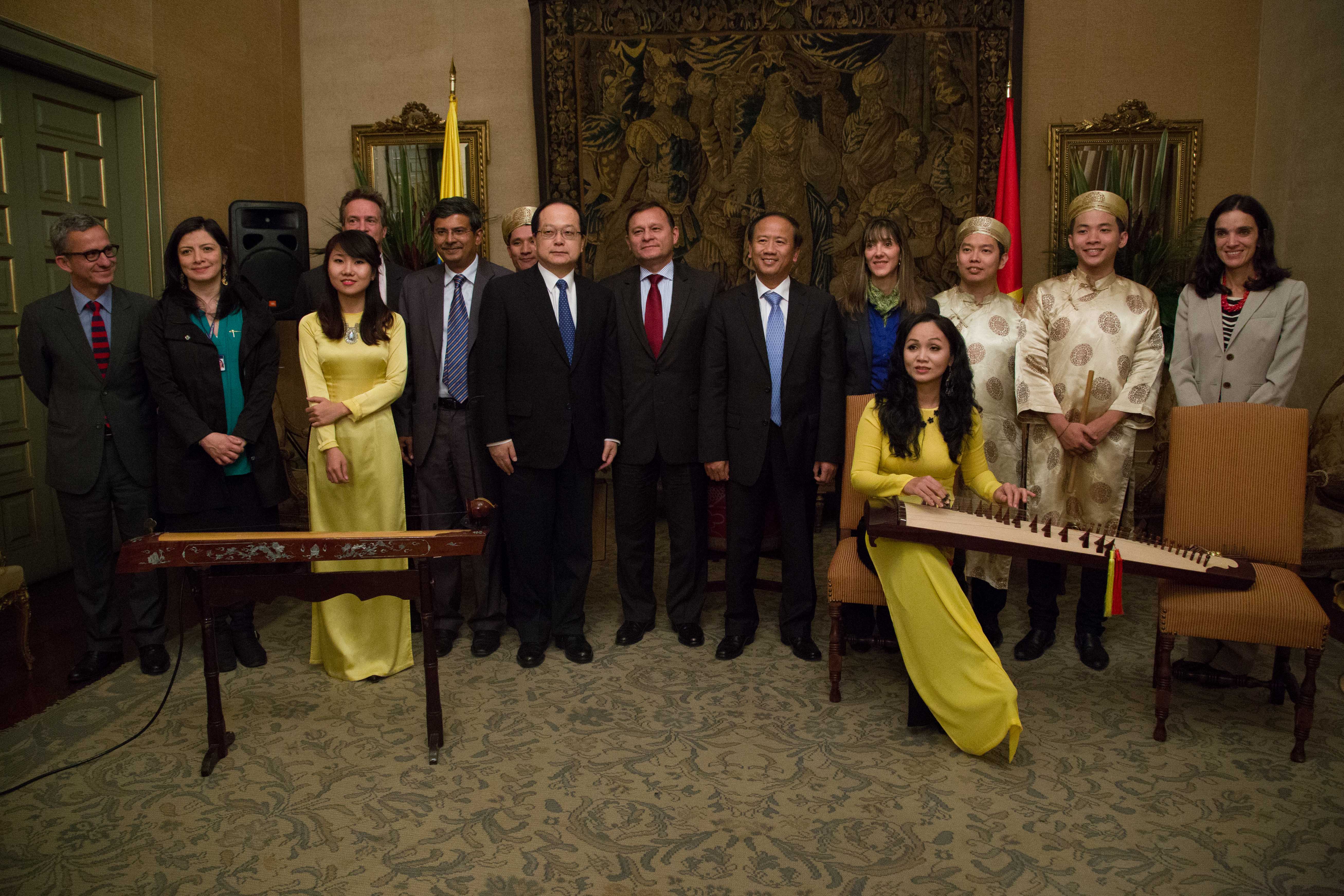 Acto cultural conmemorativo de los 35 años de relaciones diplomáticas Colombia – Vietnam