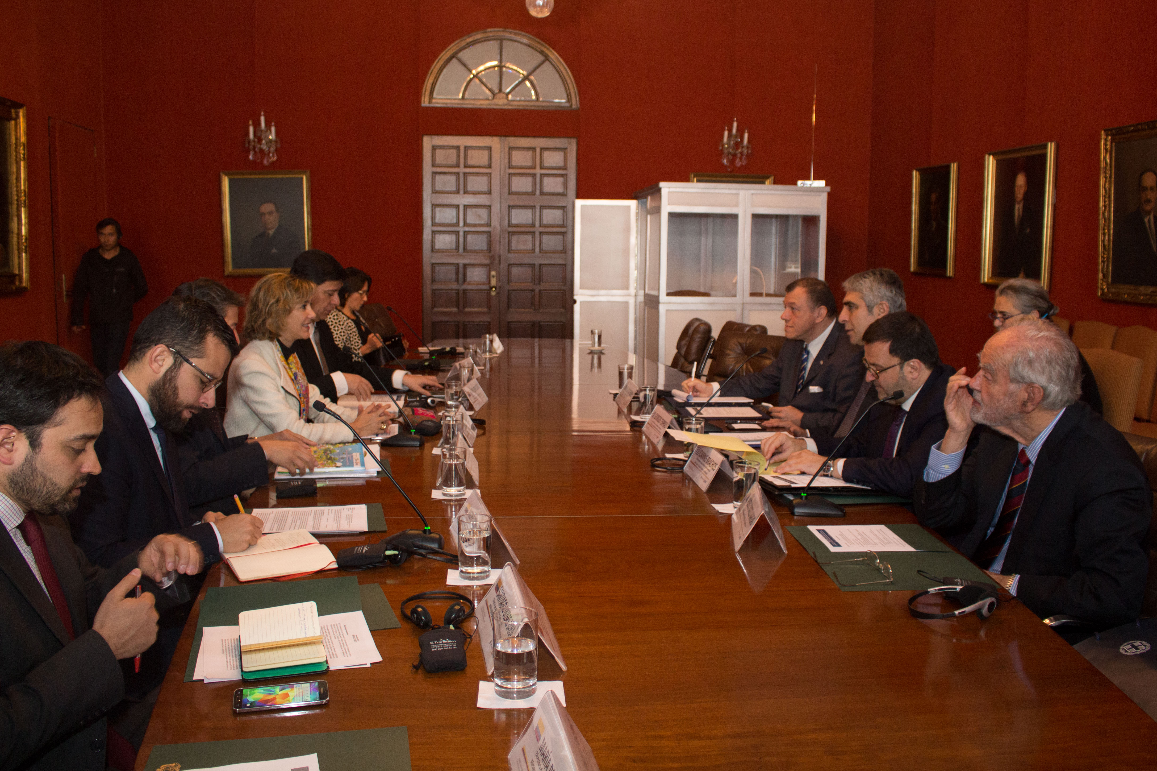 Secretario General de Relaciones Económicas Internacionales de Grecia y Viceministra Londoño dialogaron sobre la experiencia griega en atención a víctimas 