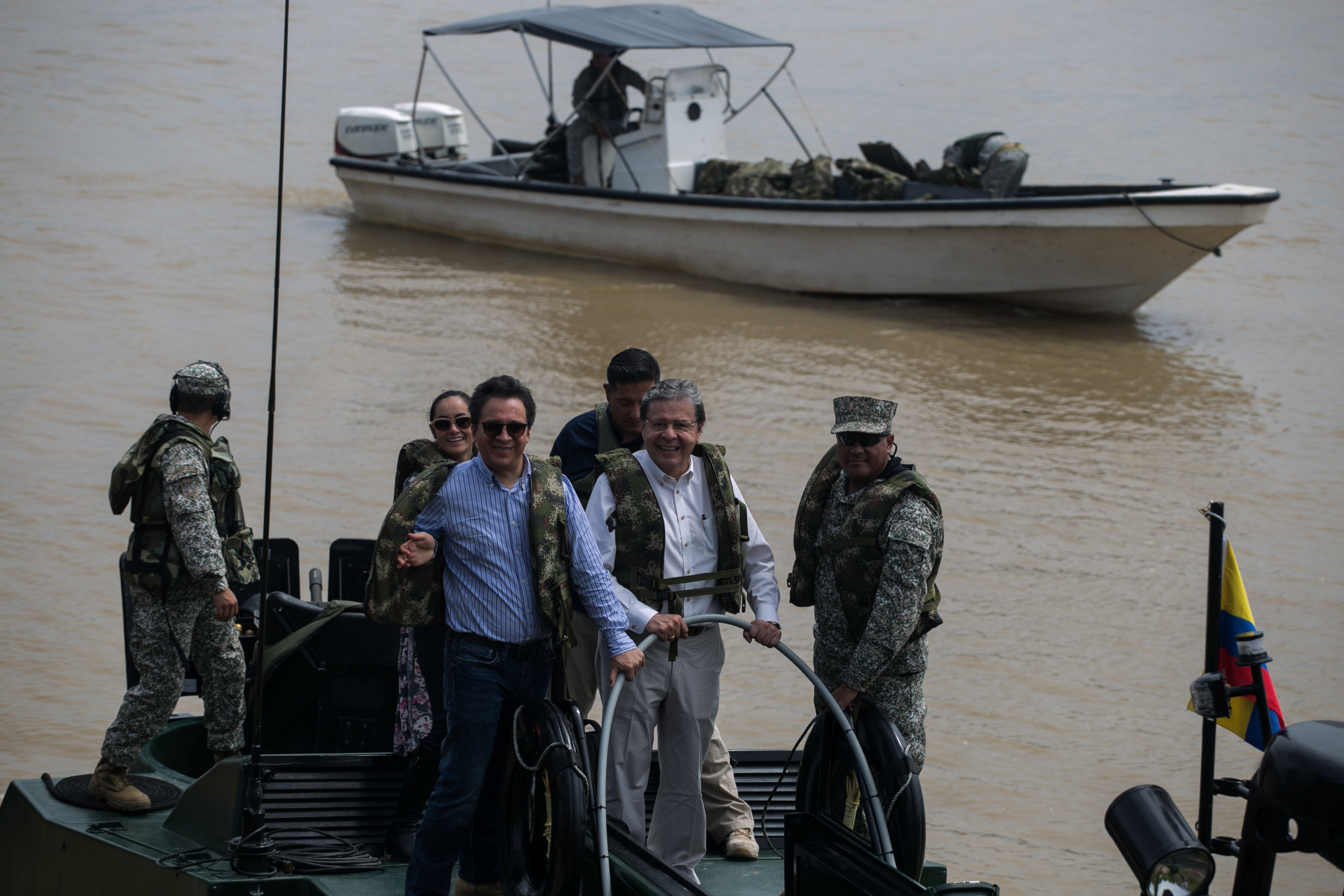 Canciller visitó el puesto de control fluvial de Migración Colombia en Guainía