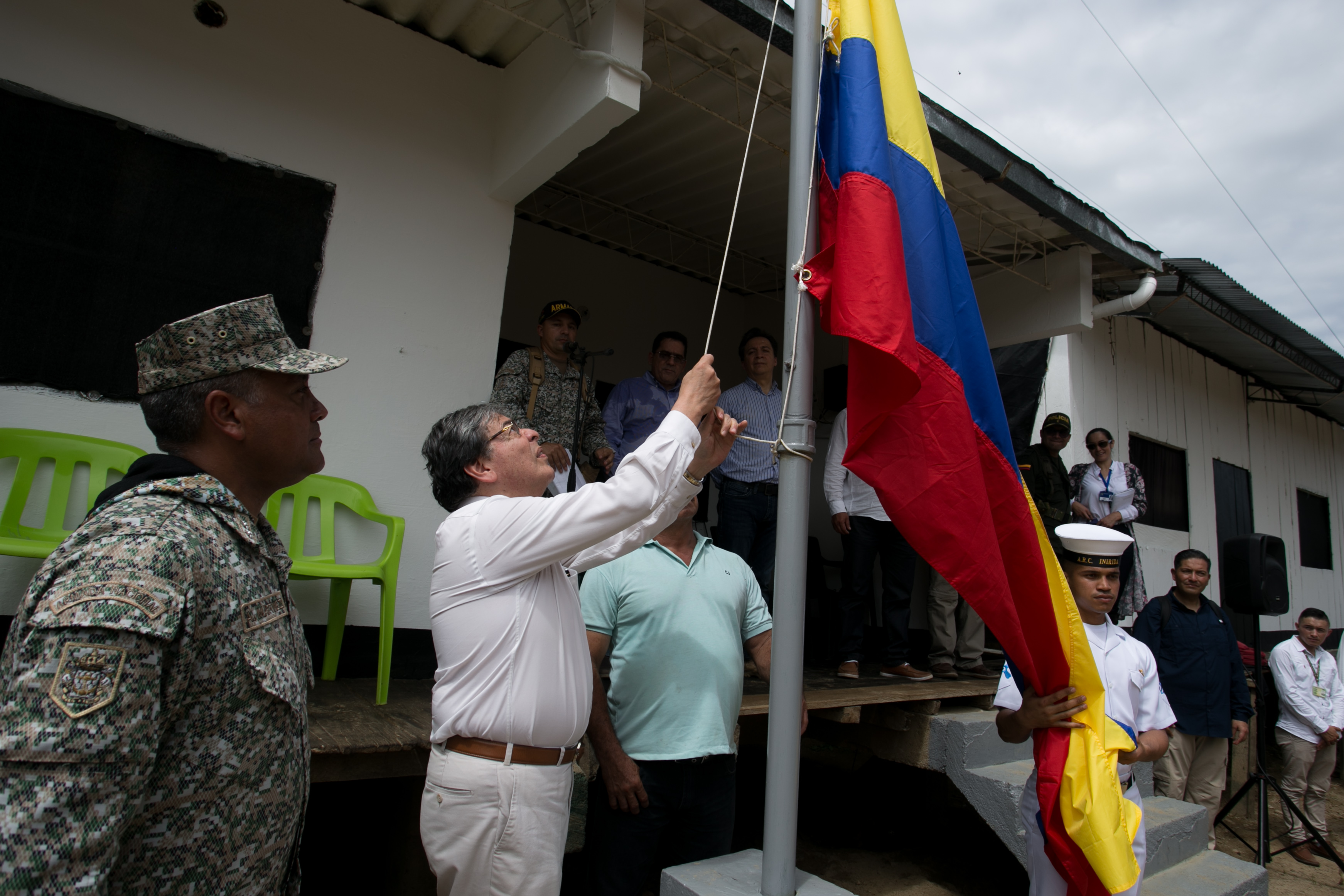"La frontera tiene que ser un aspecto prioritario de la política exterior": Canciller Carlos Holmes Trujillo durante su visita a Amanavén, Vichada