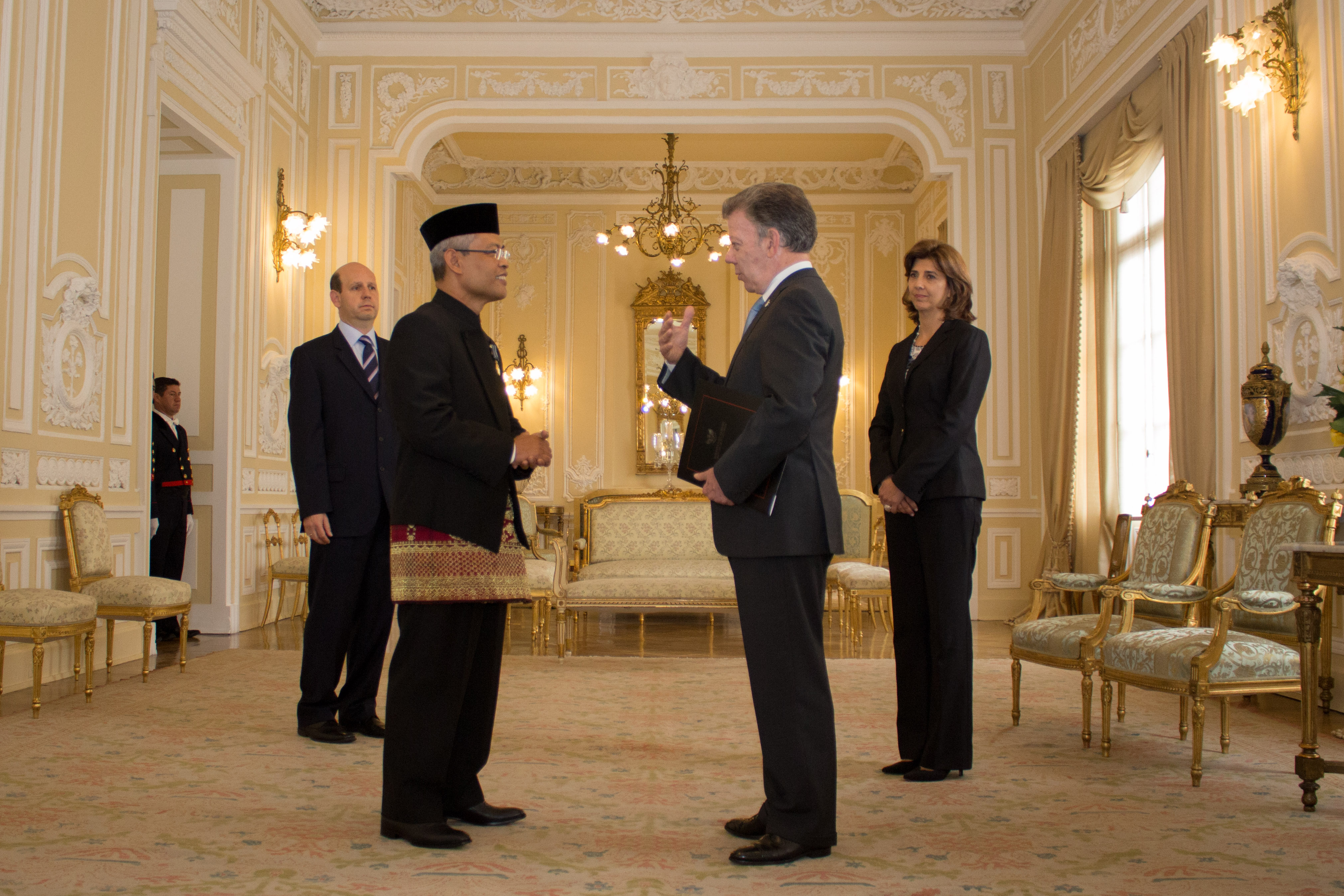 Presidente Santos y Canciller Holguín recibieron Cartas Credenciales del Embajador de Indonesia 