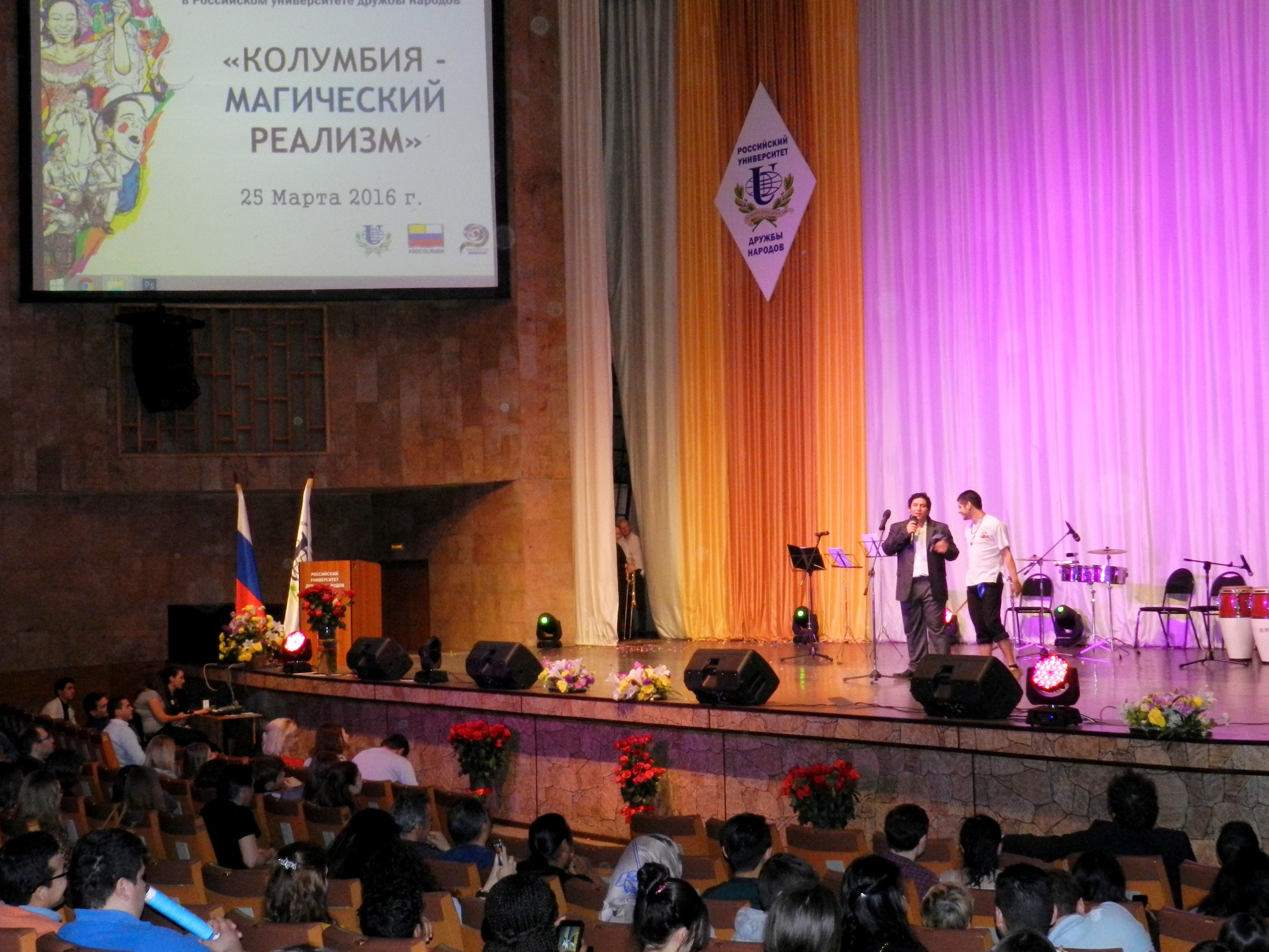 La Embajada en Moscú acompañó a estudiantes del país en el cierre de la semana de Colombia en la Universidad Rusa de la Amistad de los Pueblos