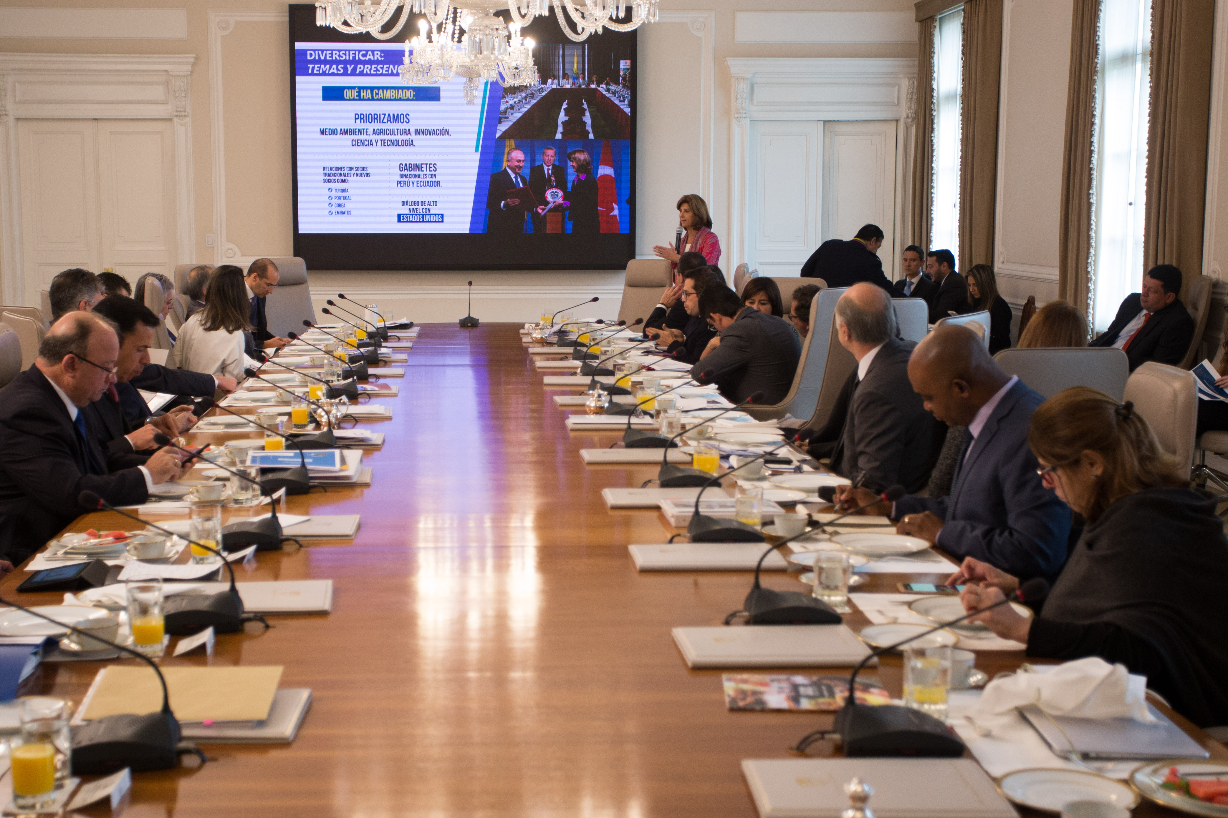 La Canciller María Ángela Holguín presentó en el Consejo de Ministros el balance de la gestión del Ministerio de Relaciones Exteriores en estos ocho años de gobierno